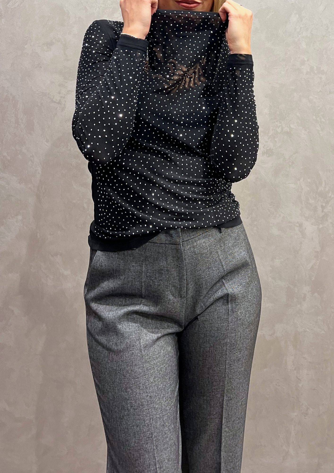 Top tulle scollo drappeggiato con strass