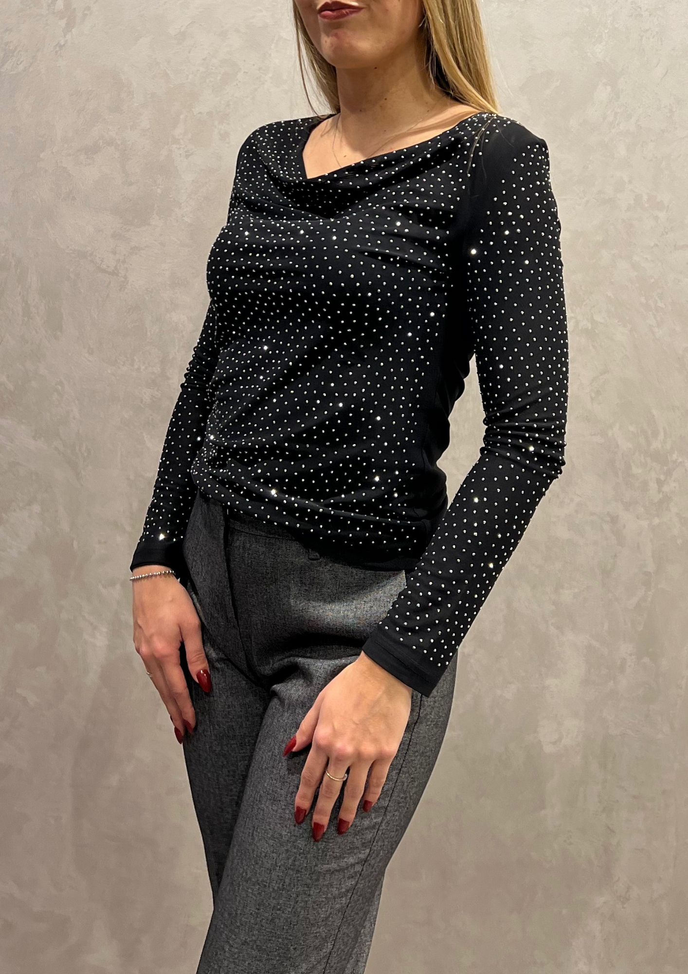 Top tulle scollo drappeggiato con strass