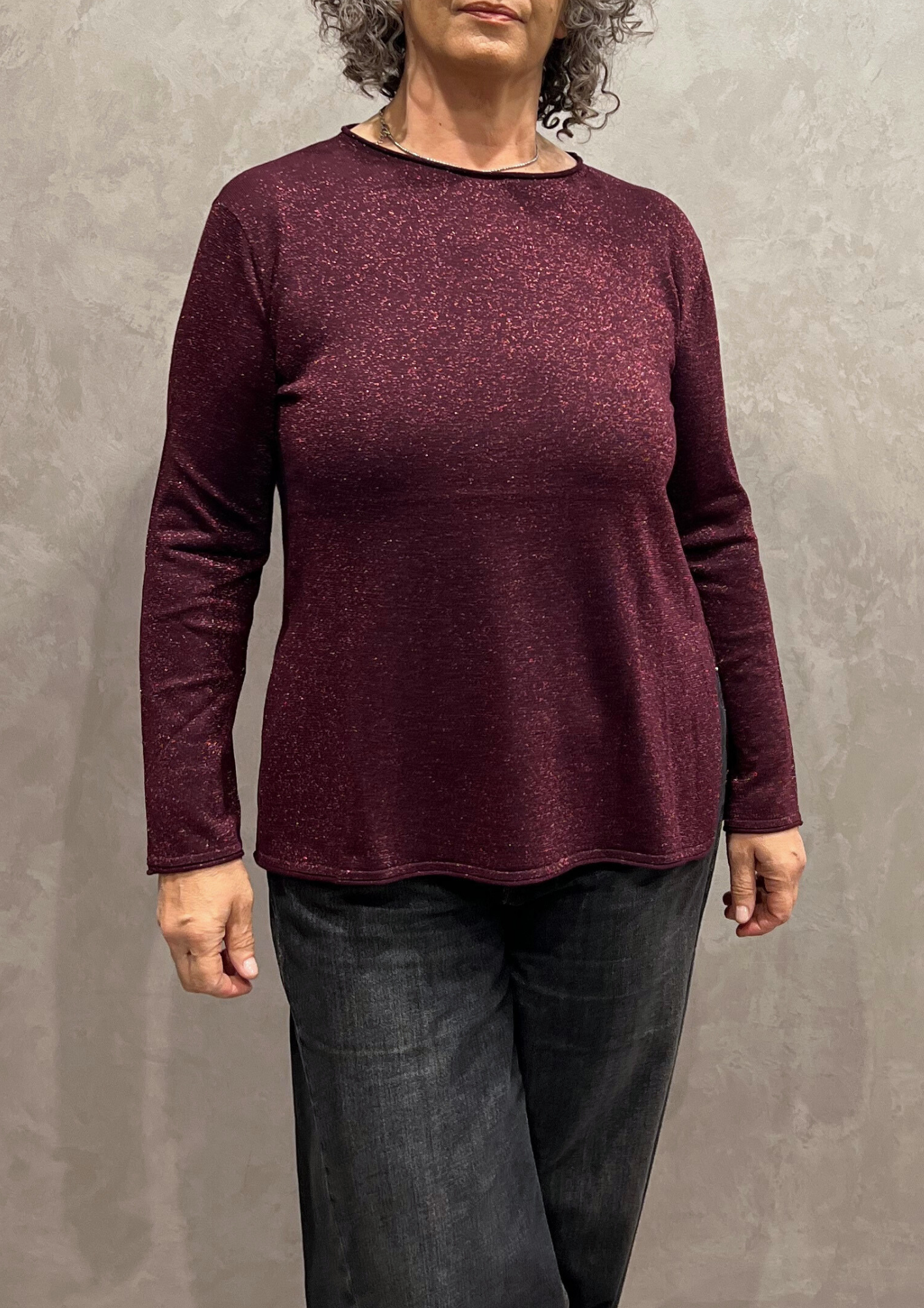 Maglia svasata in filo lurex con spacchi