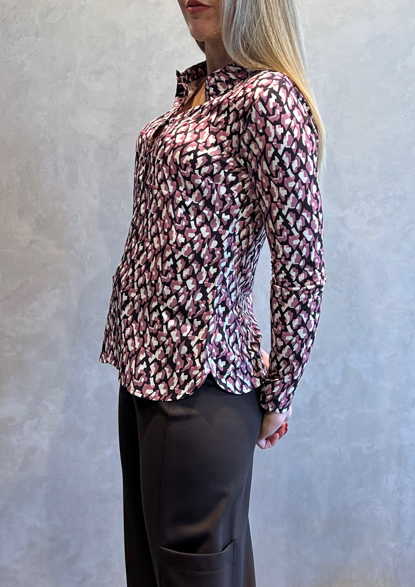 Camicia bimaterica in fantasia geometrica