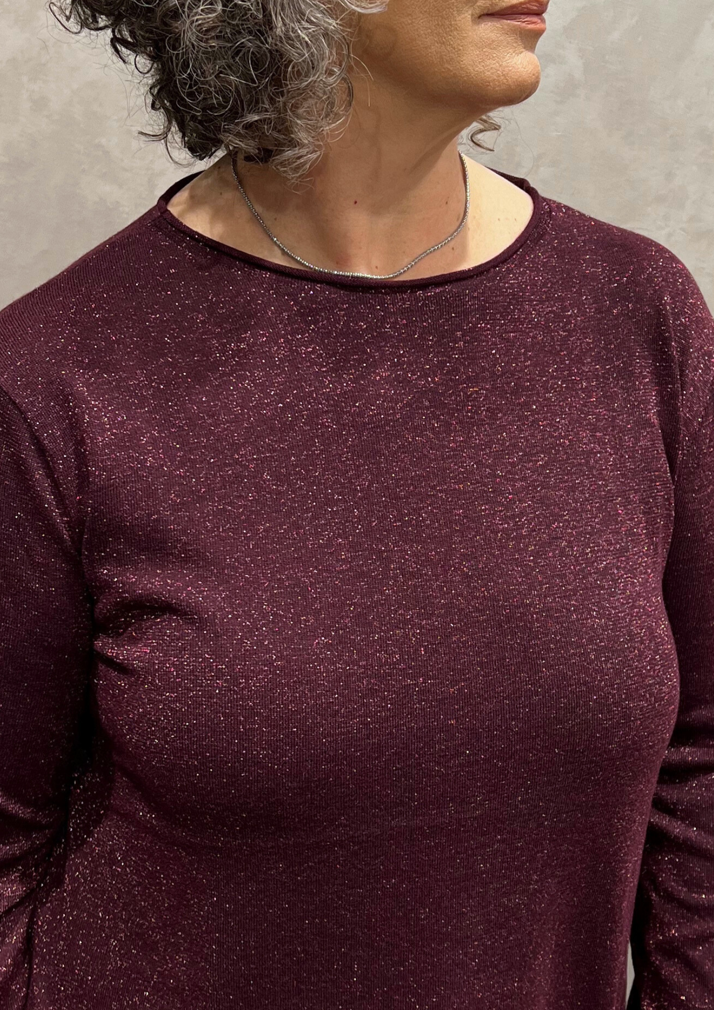 Maglia svasata in filo lurex con spacchi