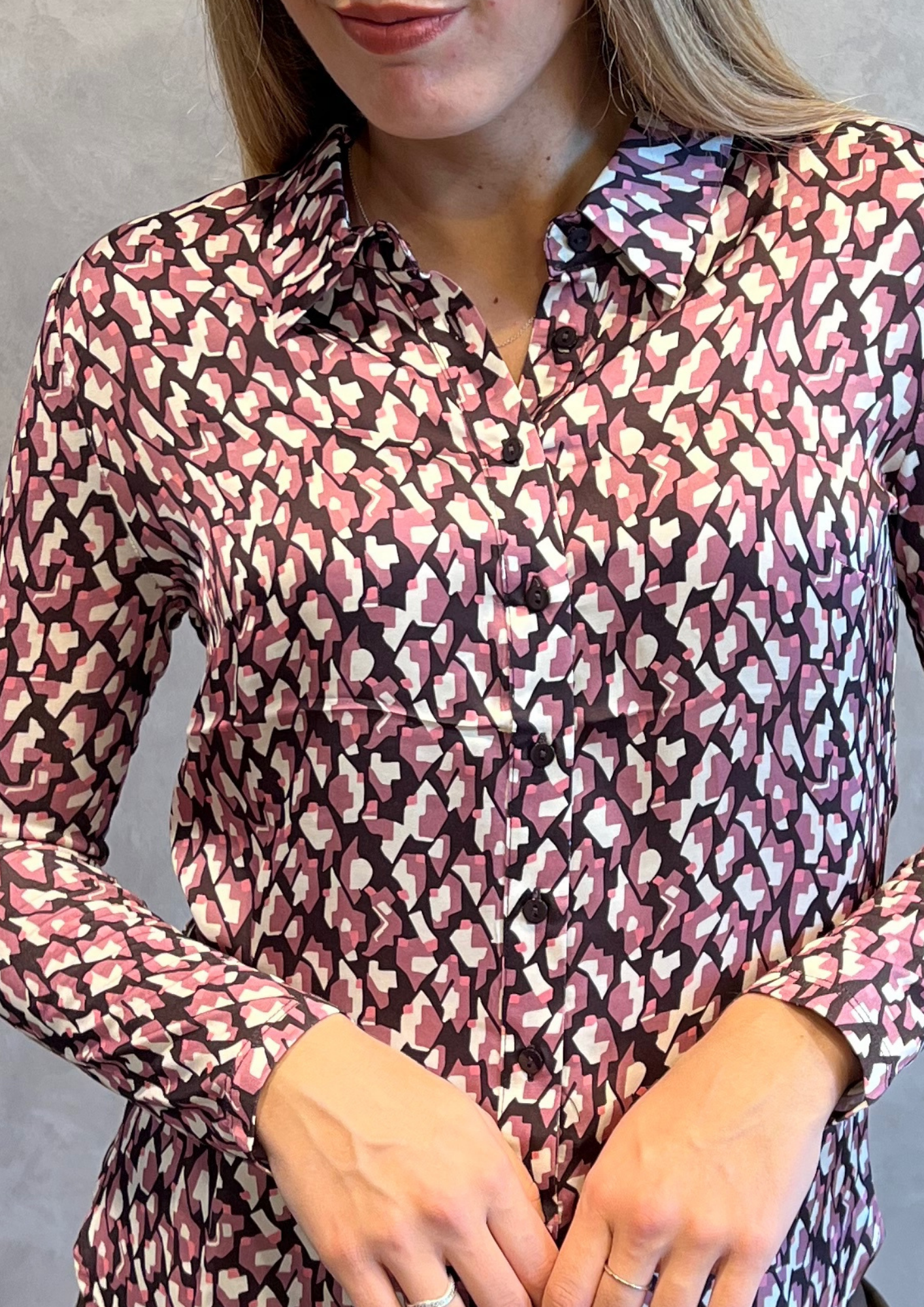 Camicia bimaterica in fantasia geometrica