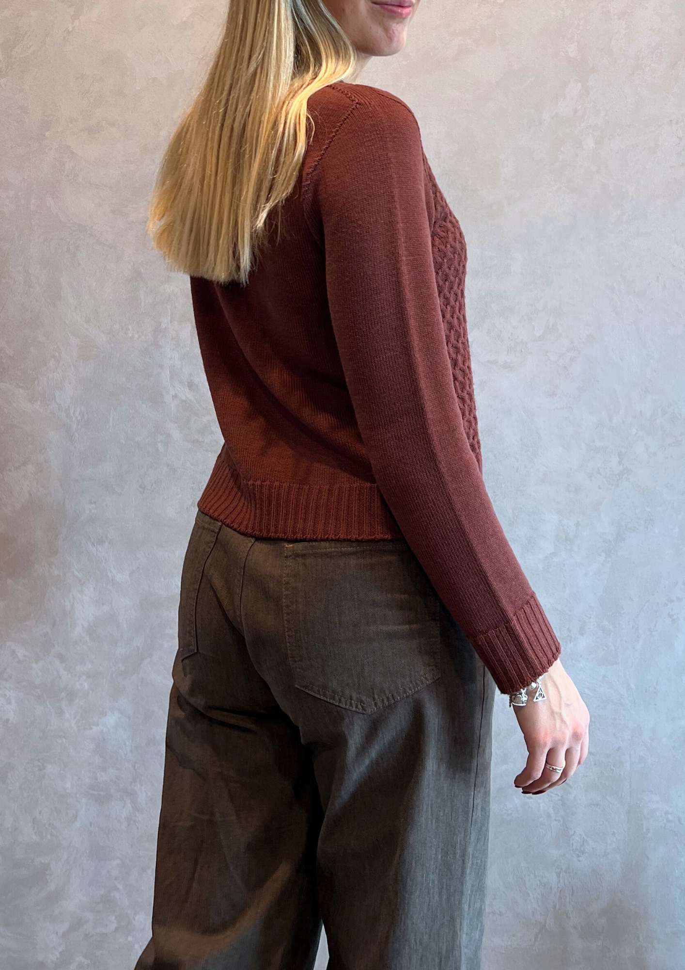 Maglioncino in pura lana vergine con lavorazione