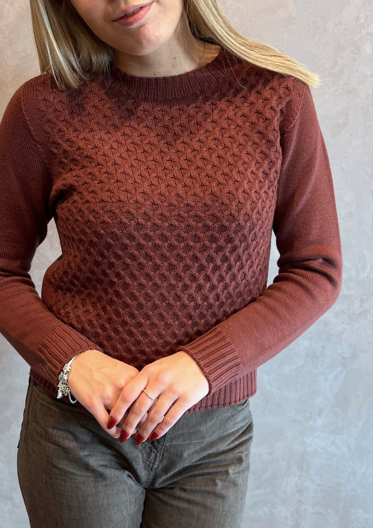 Maglioncino in pura lana vergine con lavorazione