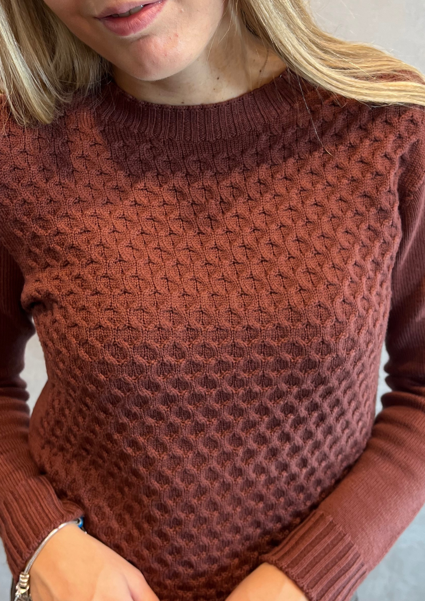 Maglioncino in pura lana vergine con lavorazione