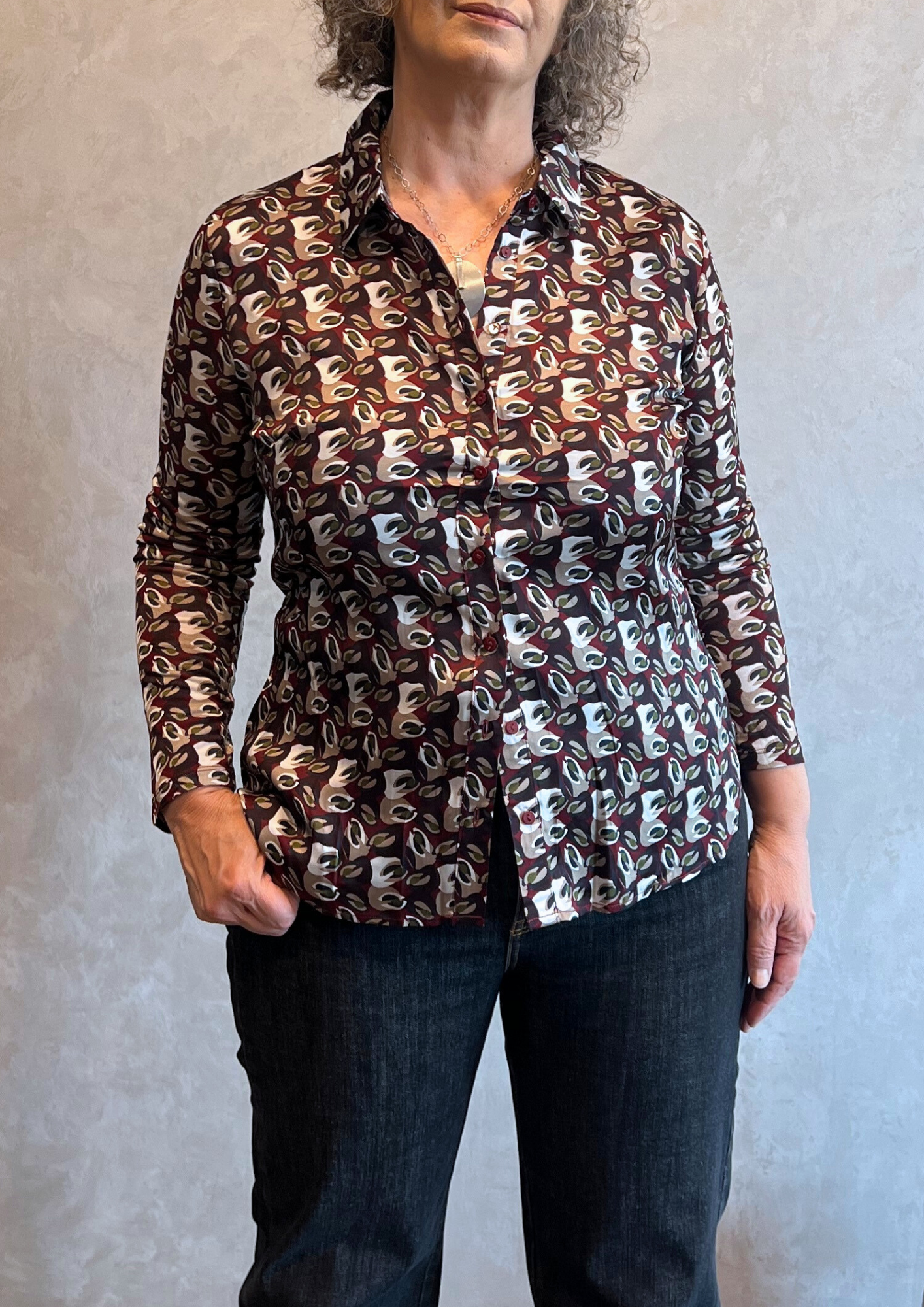 Camicia bimaterica in fantasia astratta