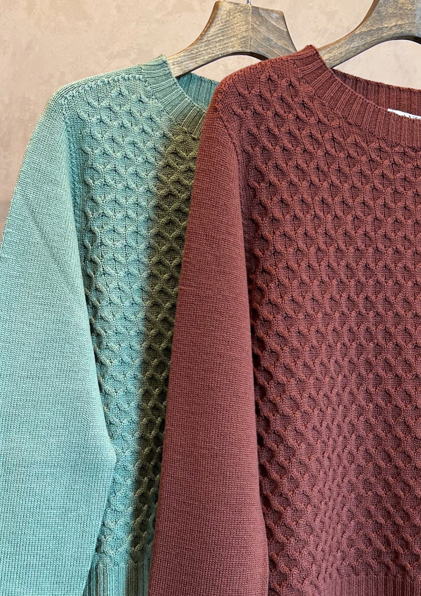 Maglioncino in pura lana vergine con lavorazione