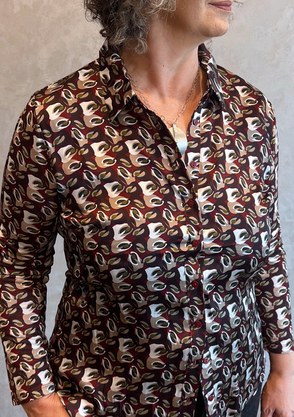 Camicia bimaterica in fantasia astratta