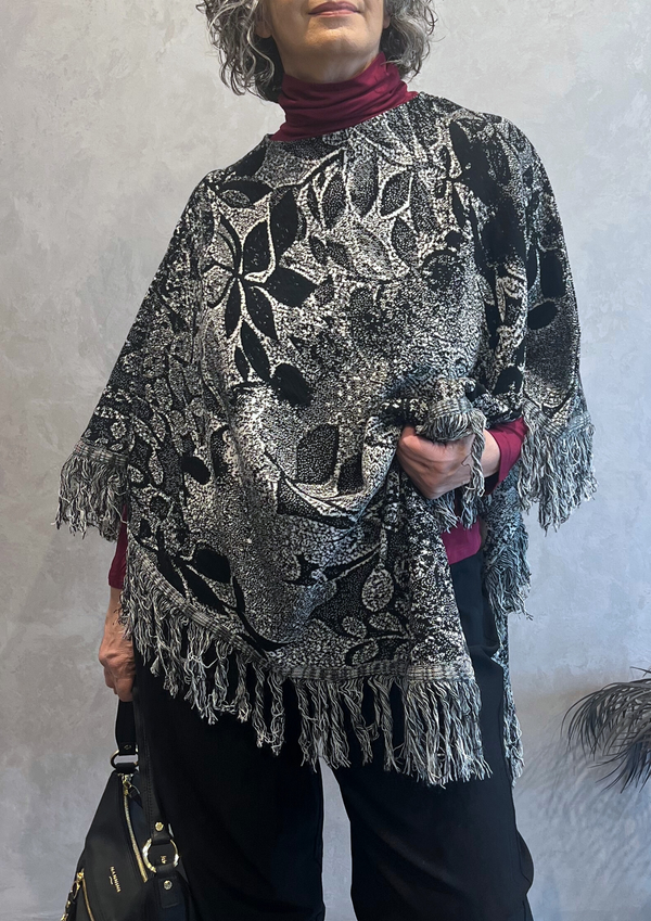 Poncho sfrangiato jacquard misto lana viscosa