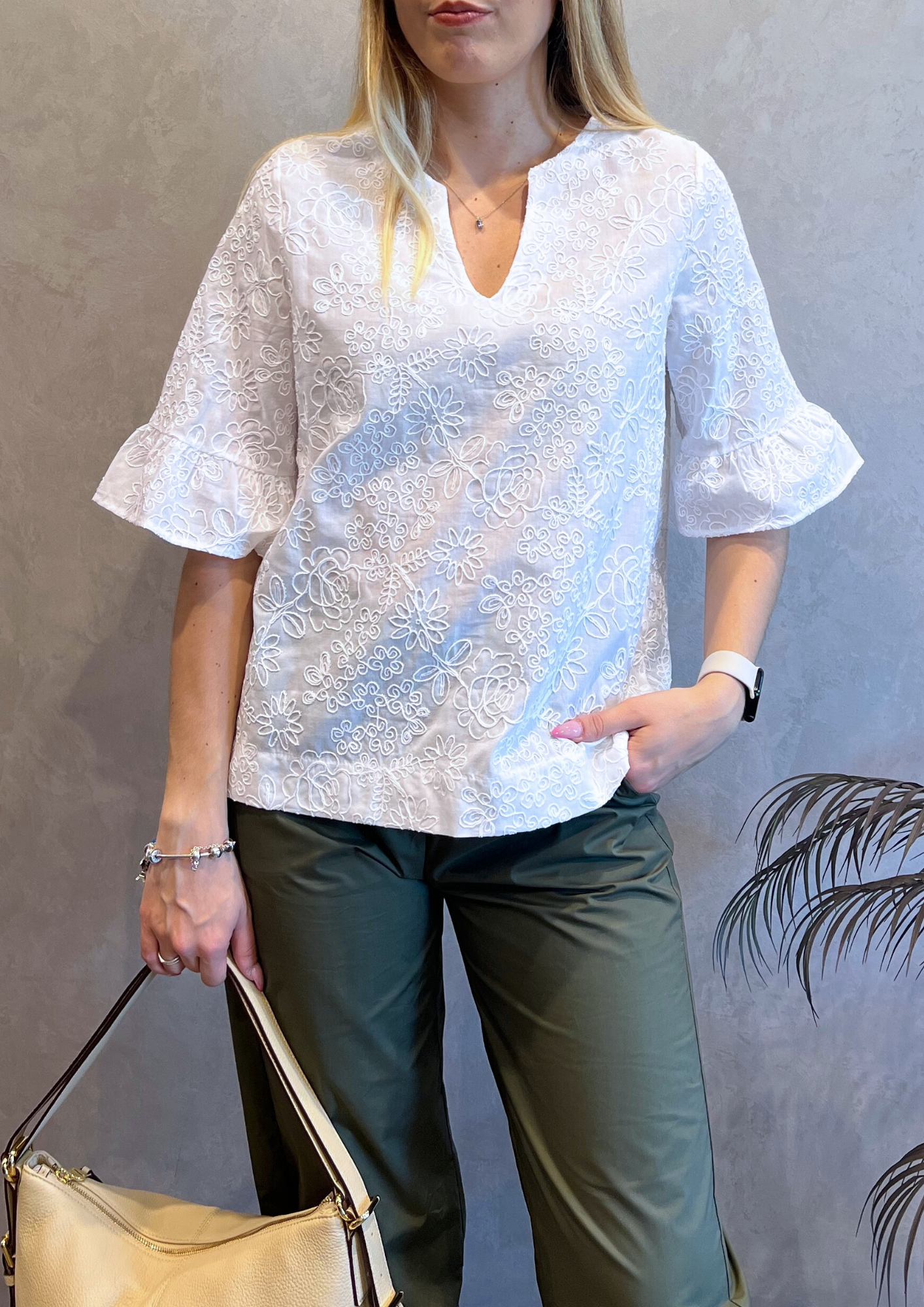 Blusa con ricami rilievo in 100% cotone