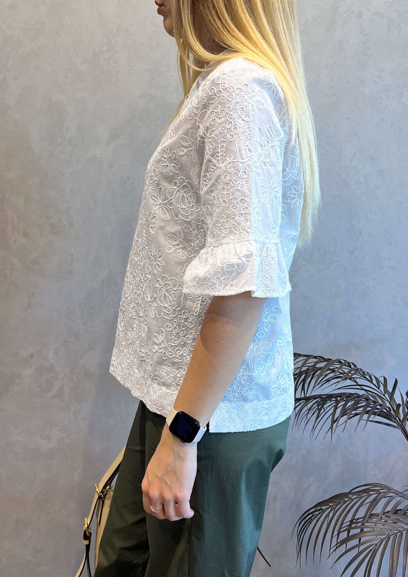 Blusa con ricami rilievo in 100% cotone