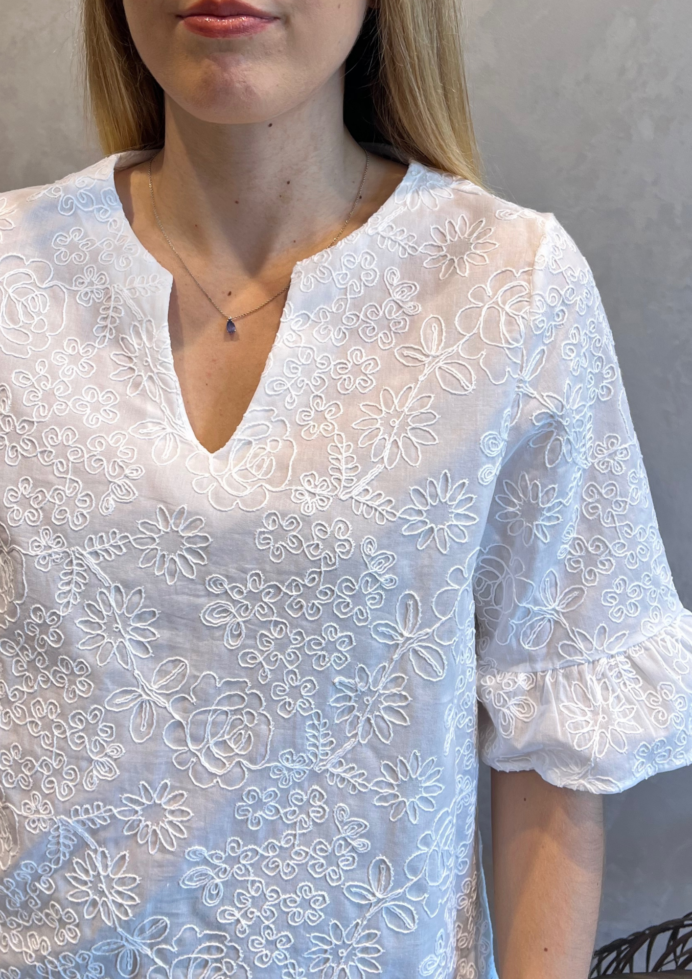 Blusa con ricami rilievo in 100% cotone