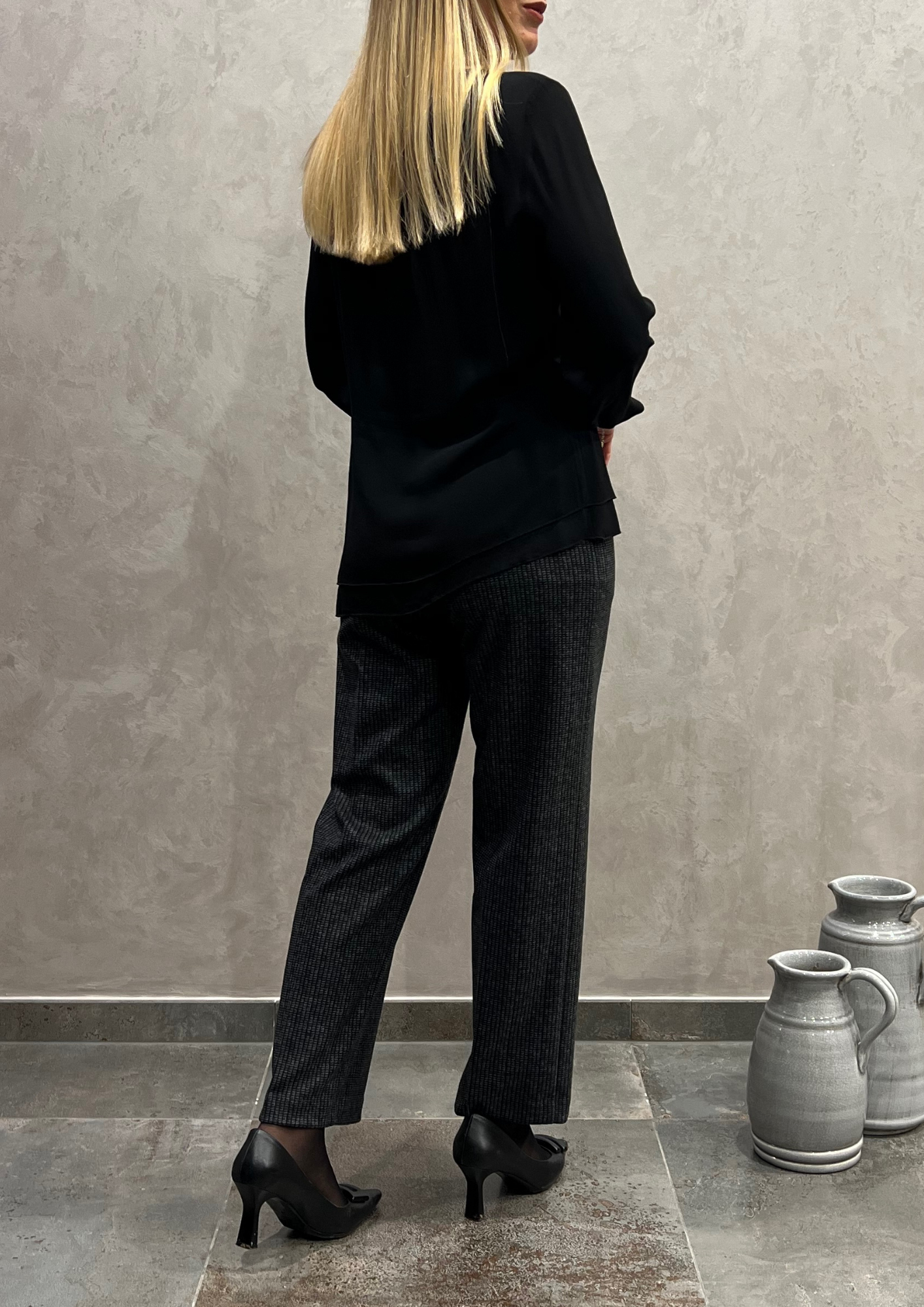 Pantalone taglio dritto in micro-fantasia