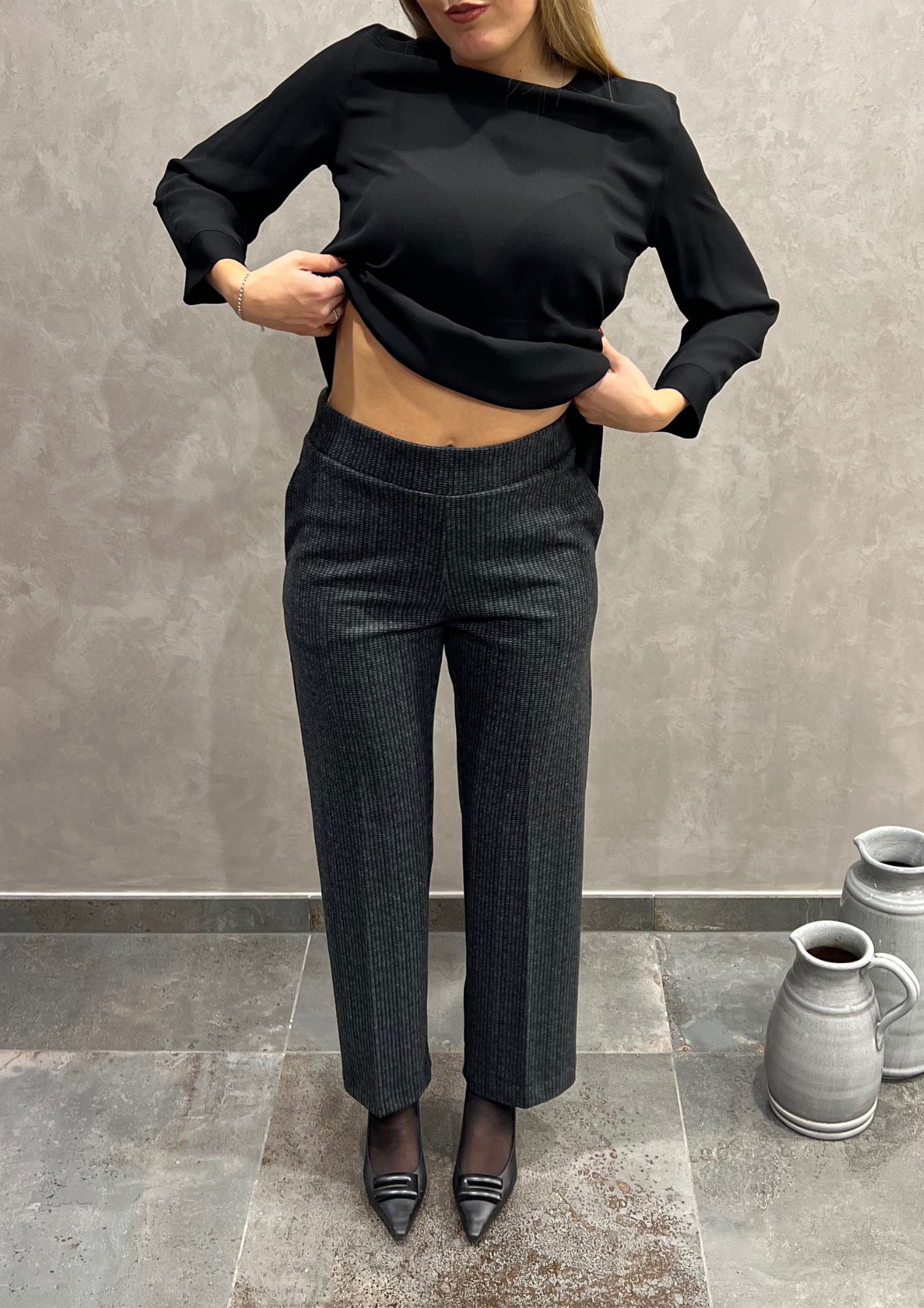 Pantalone taglio dritto in micro-fantasia