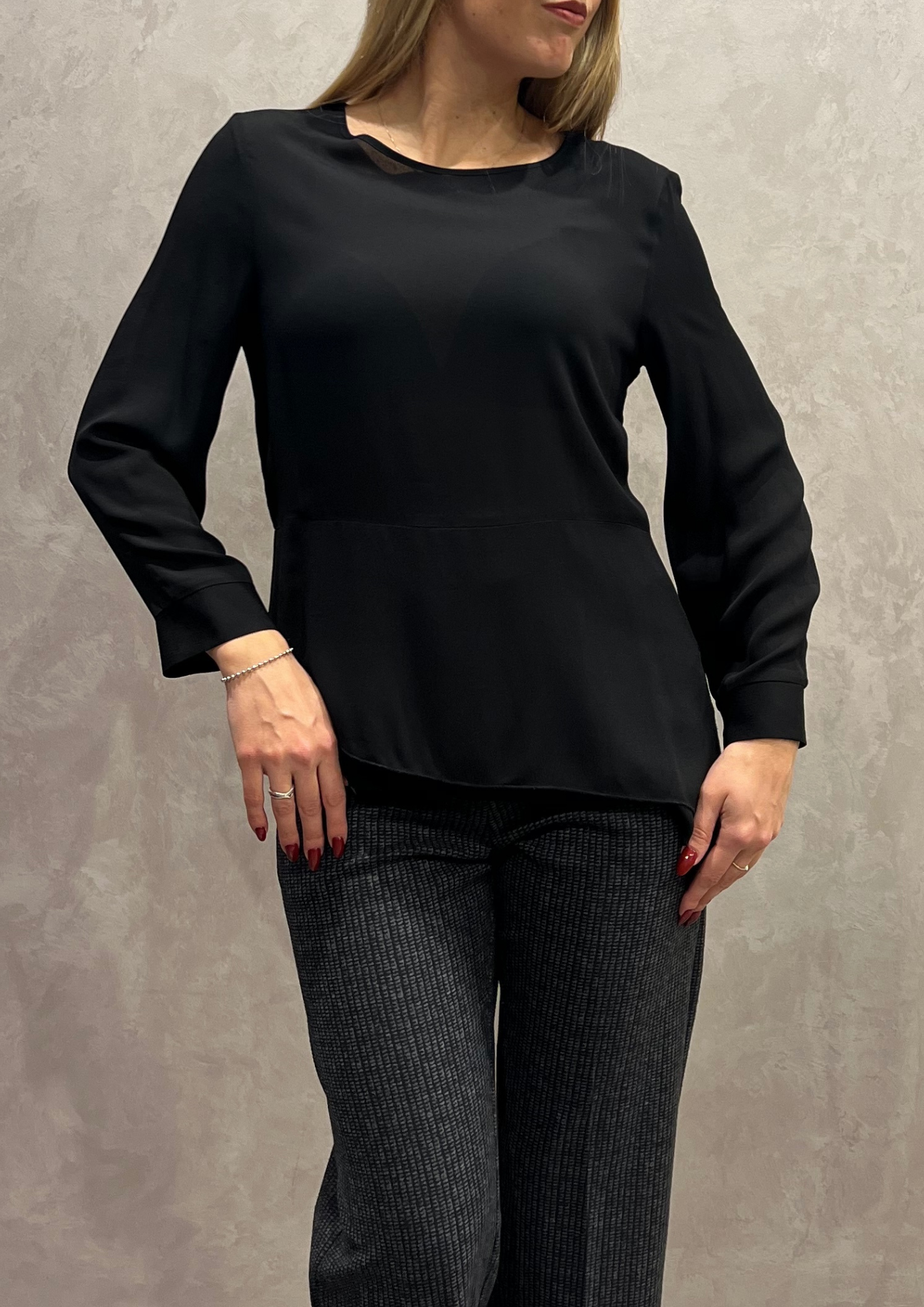 Blusa 100% viscosa lucida con fondo asimmetrico