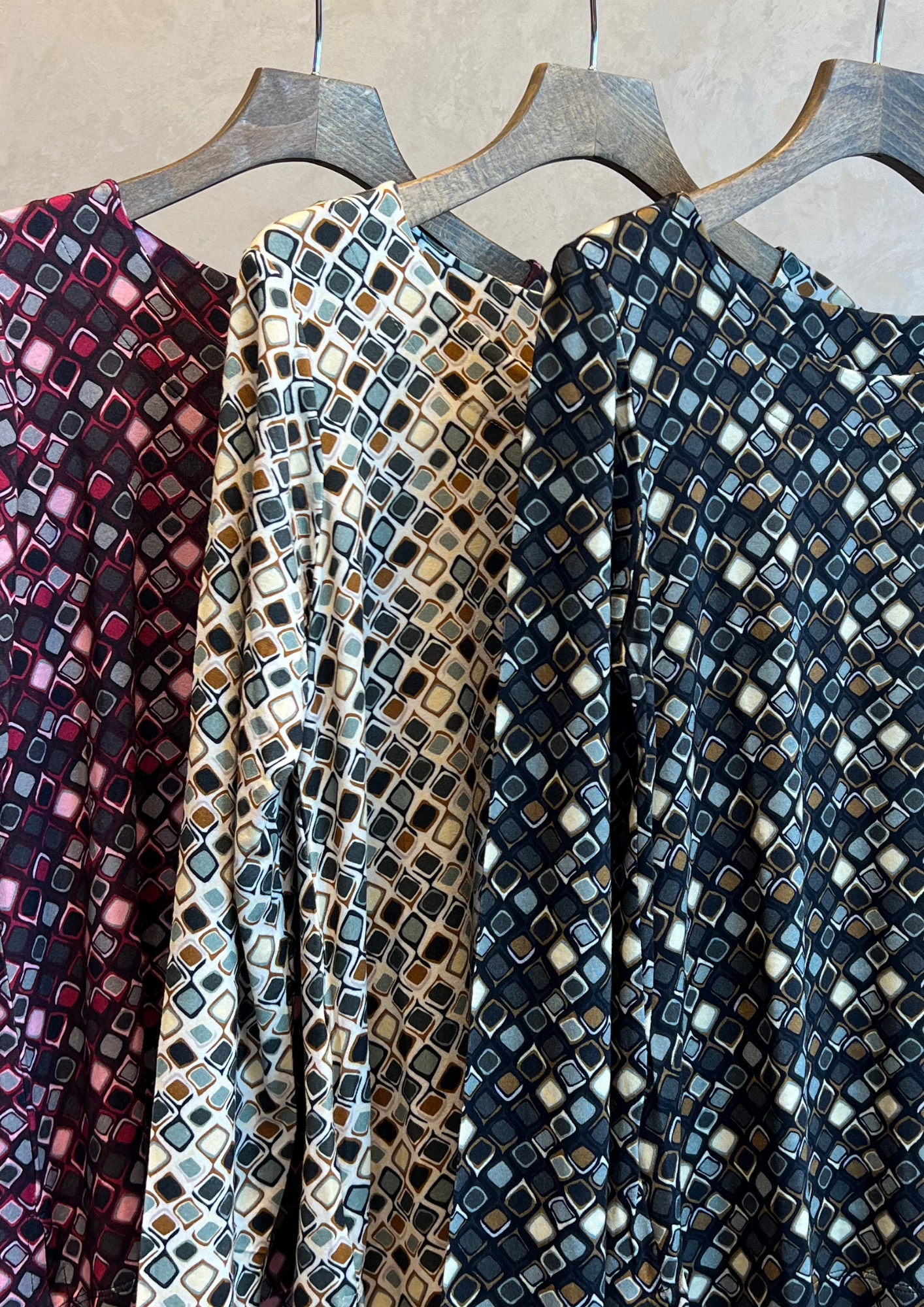 T-shirt in jersey di viscosa fantasia