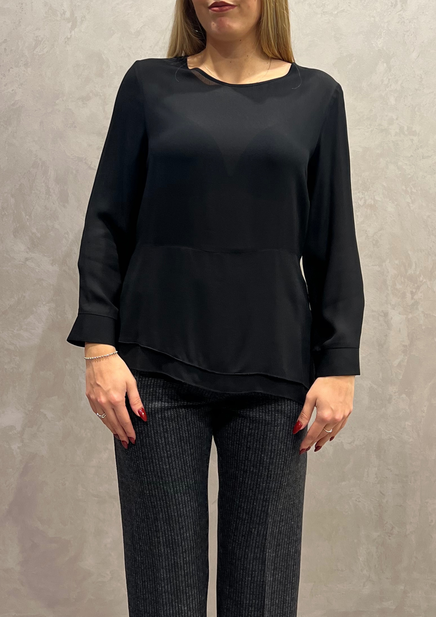 Blusa 100% viscosa lucida con fondo asimmetrico