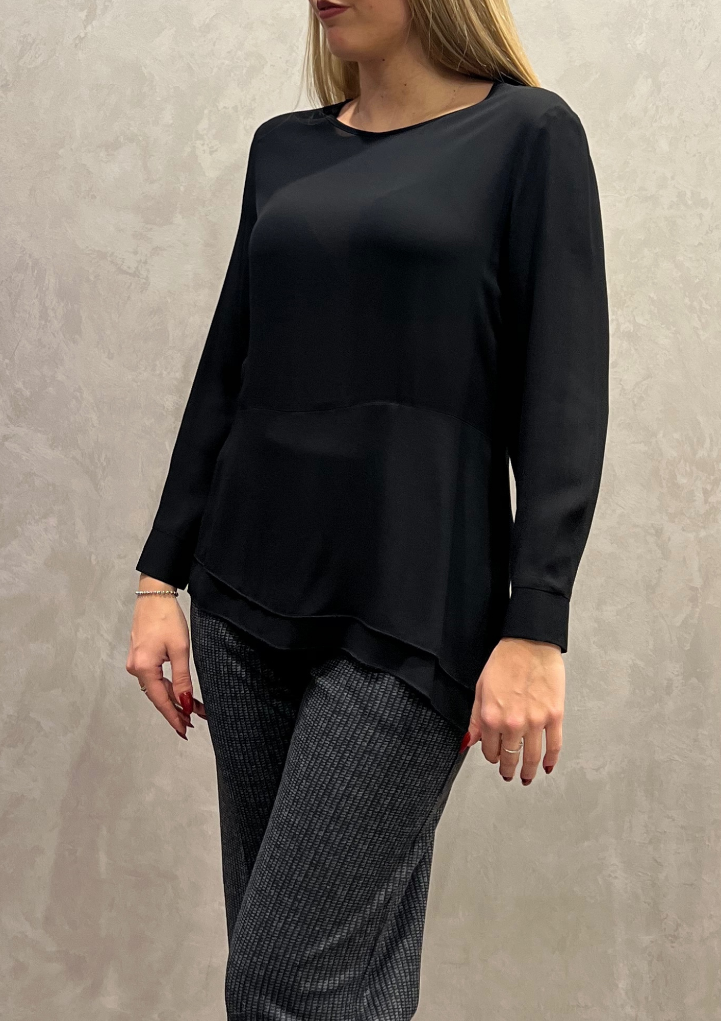 Blusa 100% viscosa lucida con fondo asimmetrico