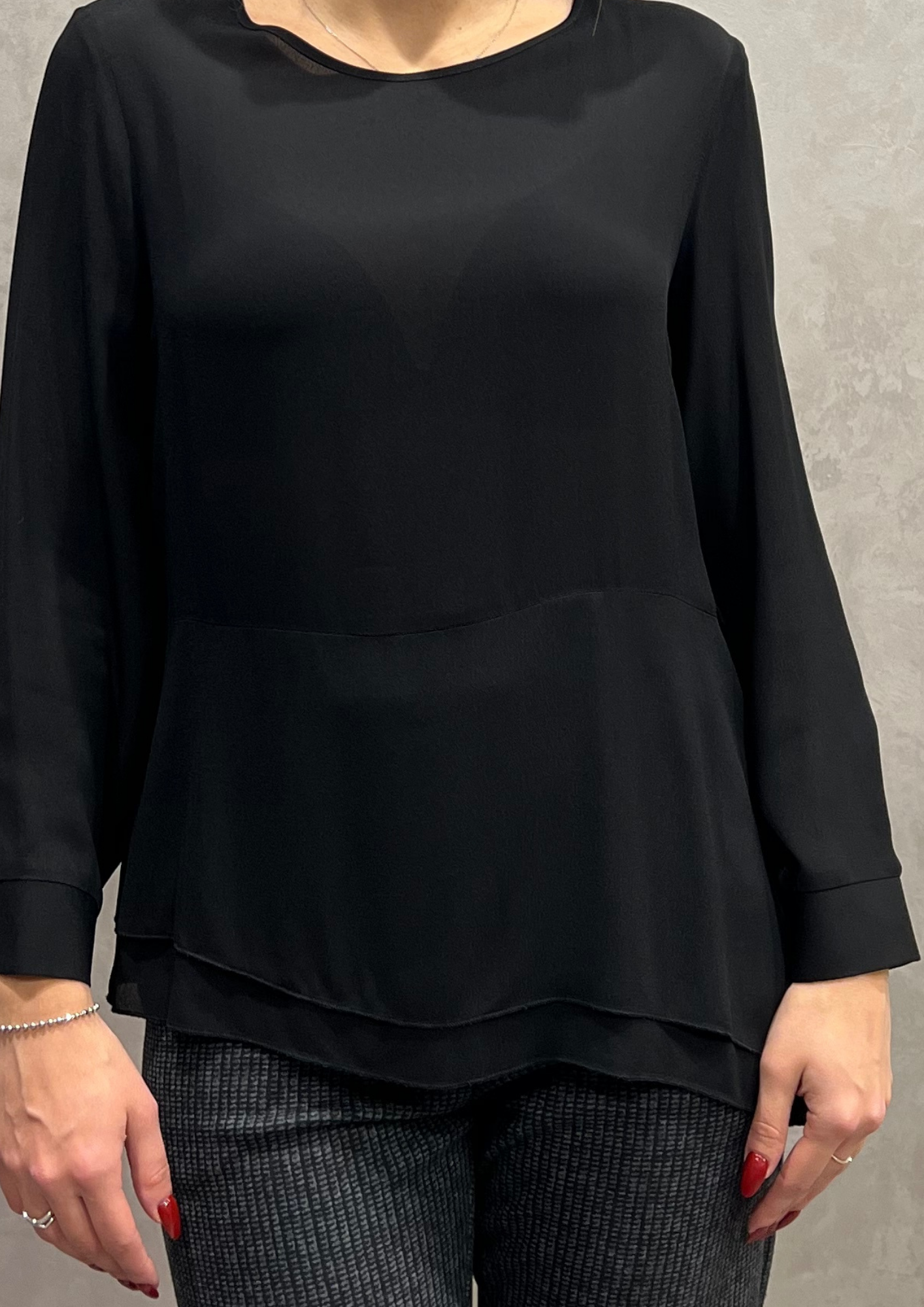 Blusa 100% viscosa lucida con fondo asimmetrico