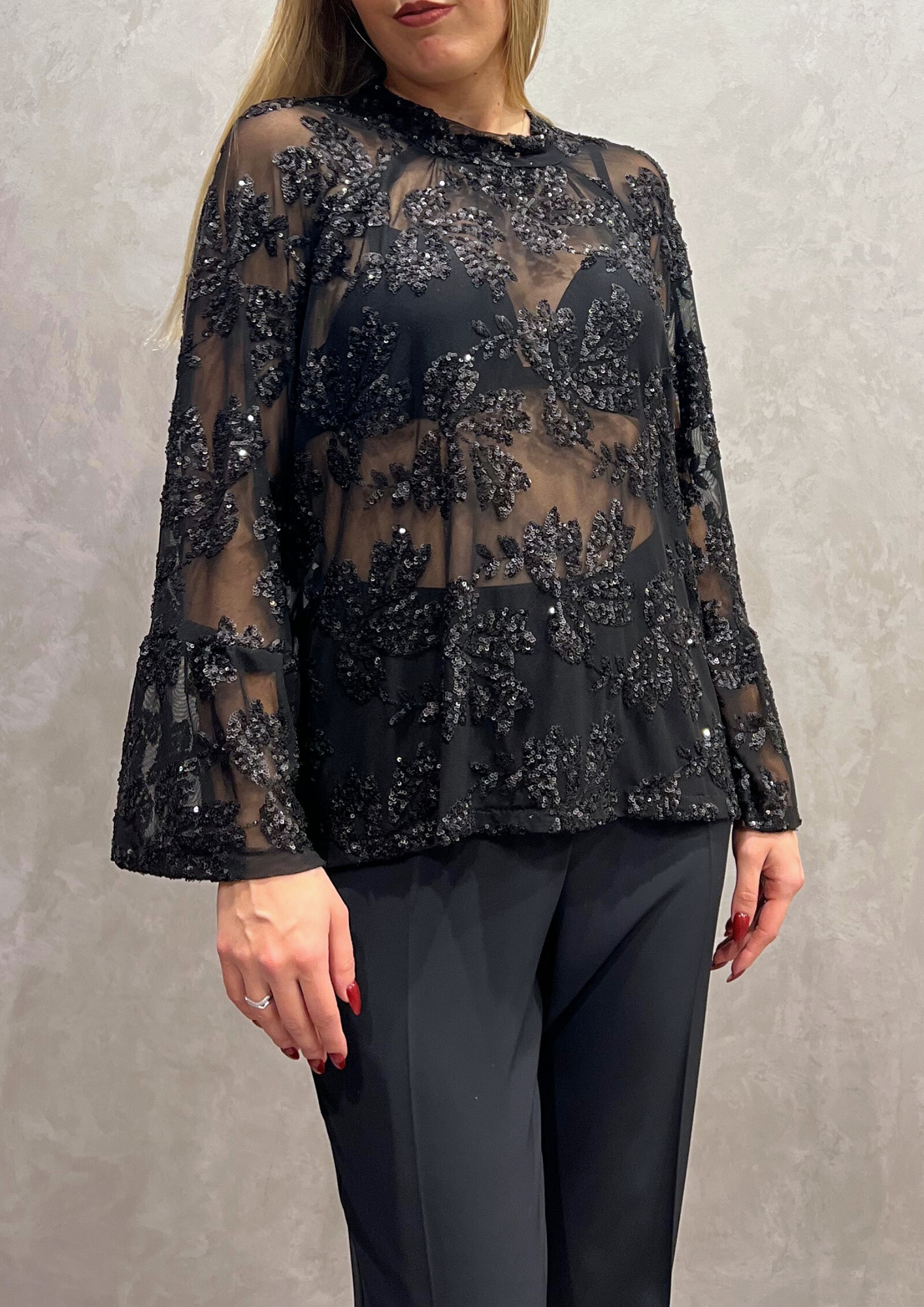 Blusa over tulle con ricami paillettes