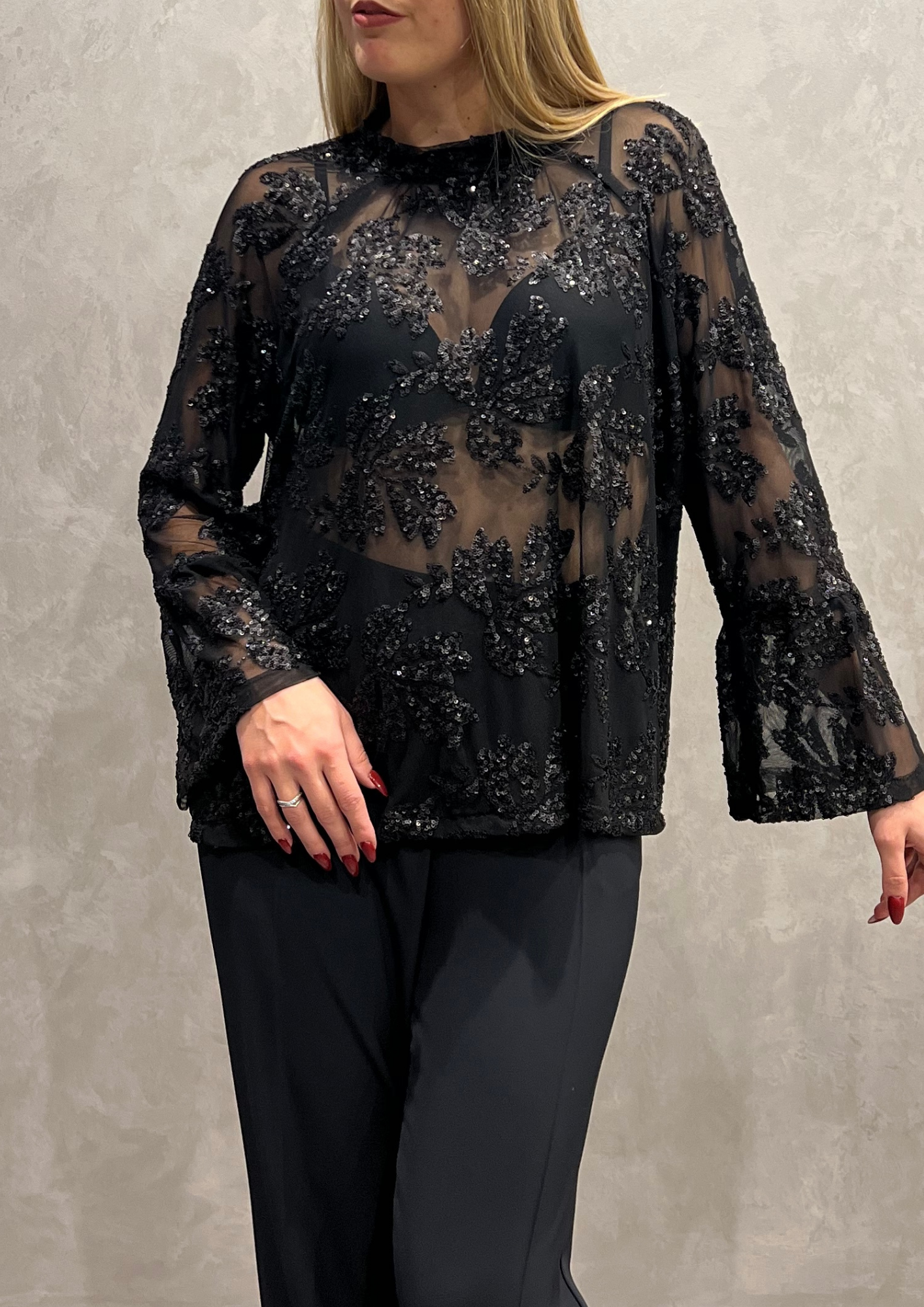 Blusa over tulle con ricami paillettes