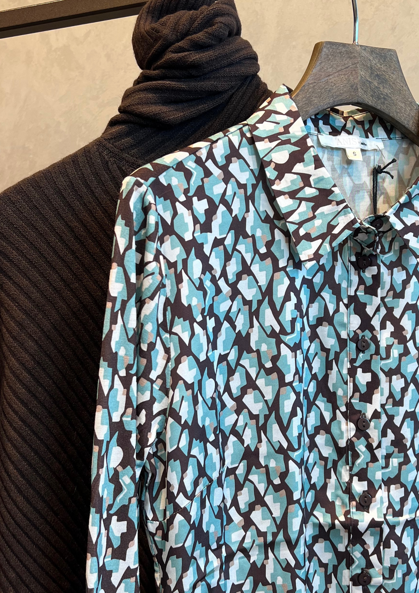 Camicia bimaterica in fantasia geometrica