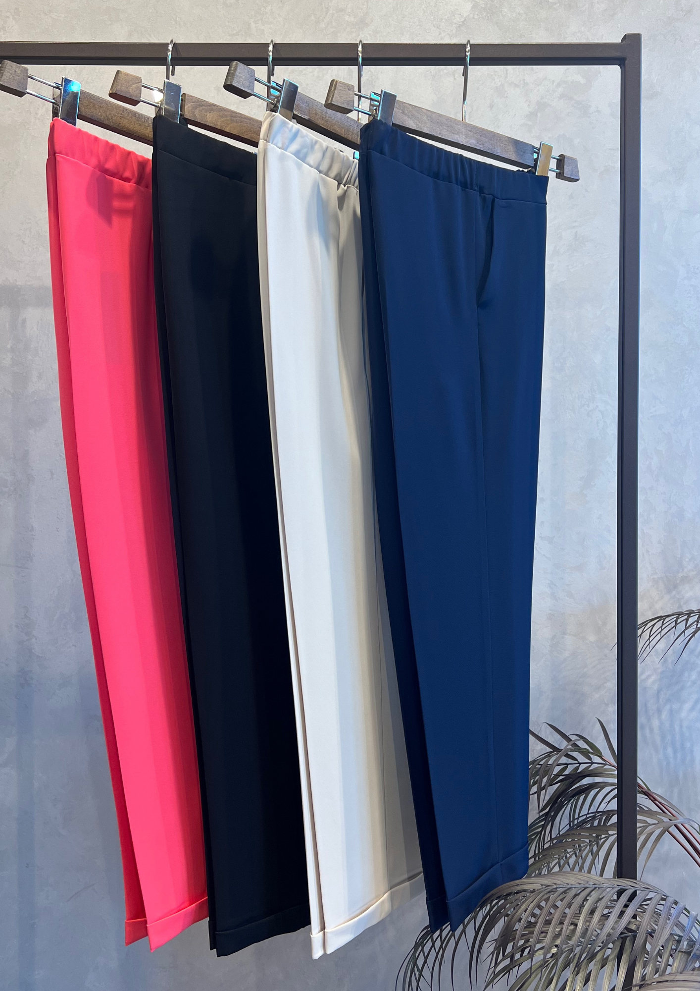 Pantalone dritto con risvoltino in cady