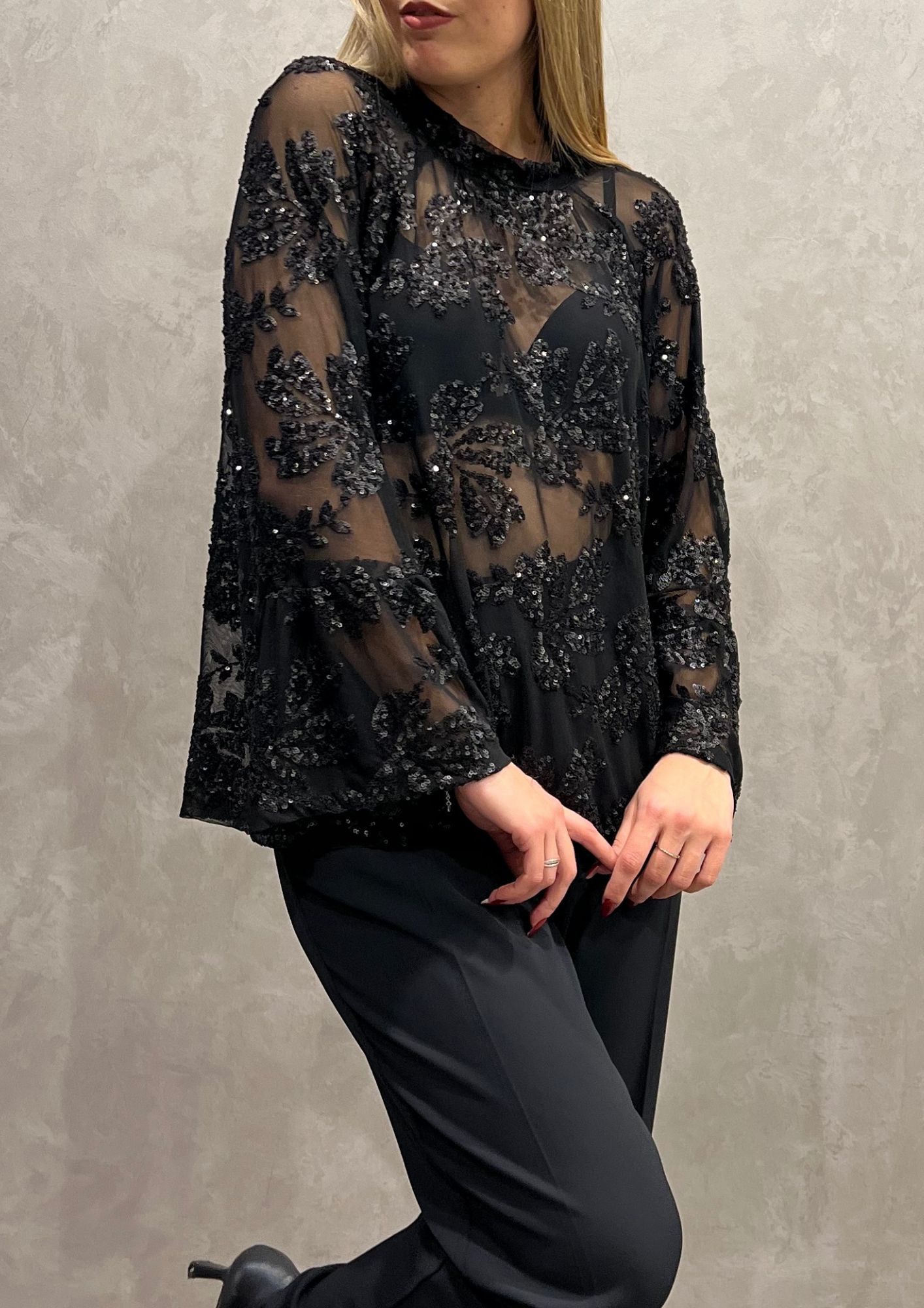Blusa over tulle con ricami paillettes