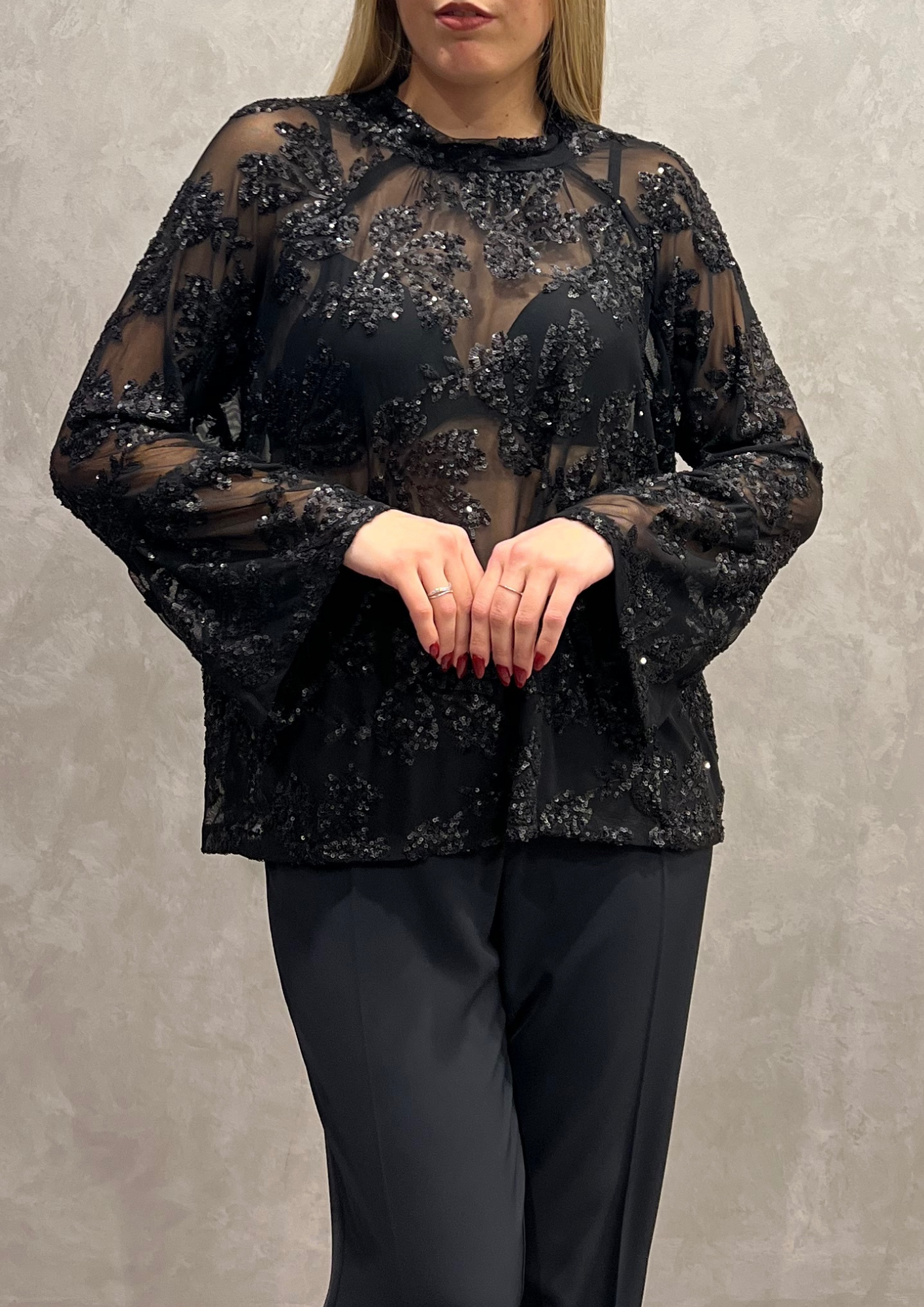 Blusa over tulle con ricami paillettes