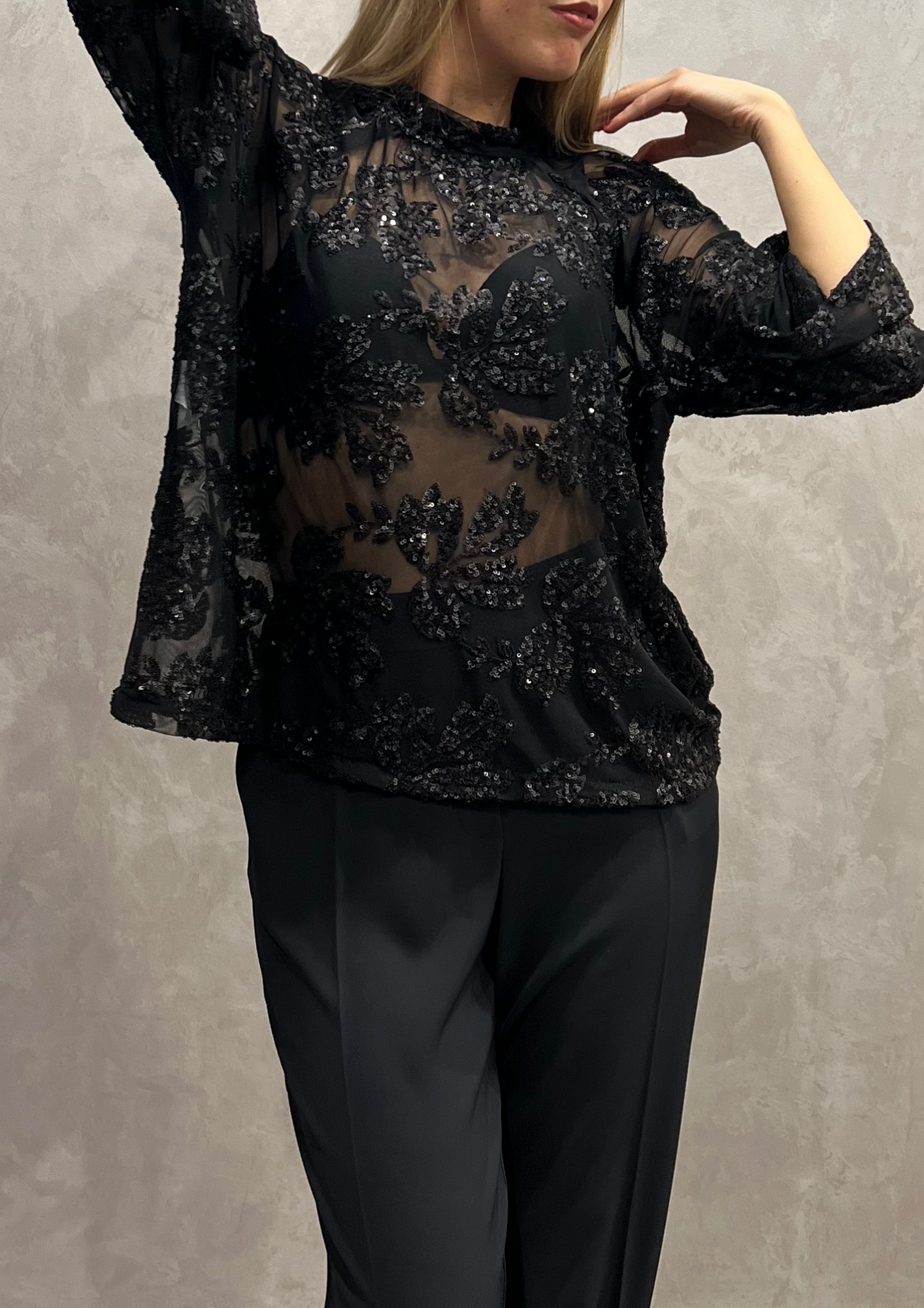 Blusa over tulle con ricami paillettes