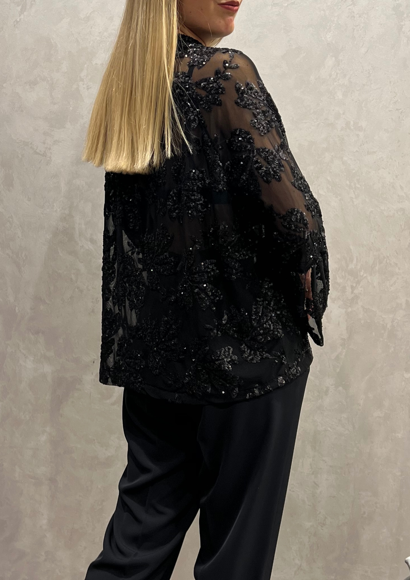 Blusa over tulle con ricami paillettes