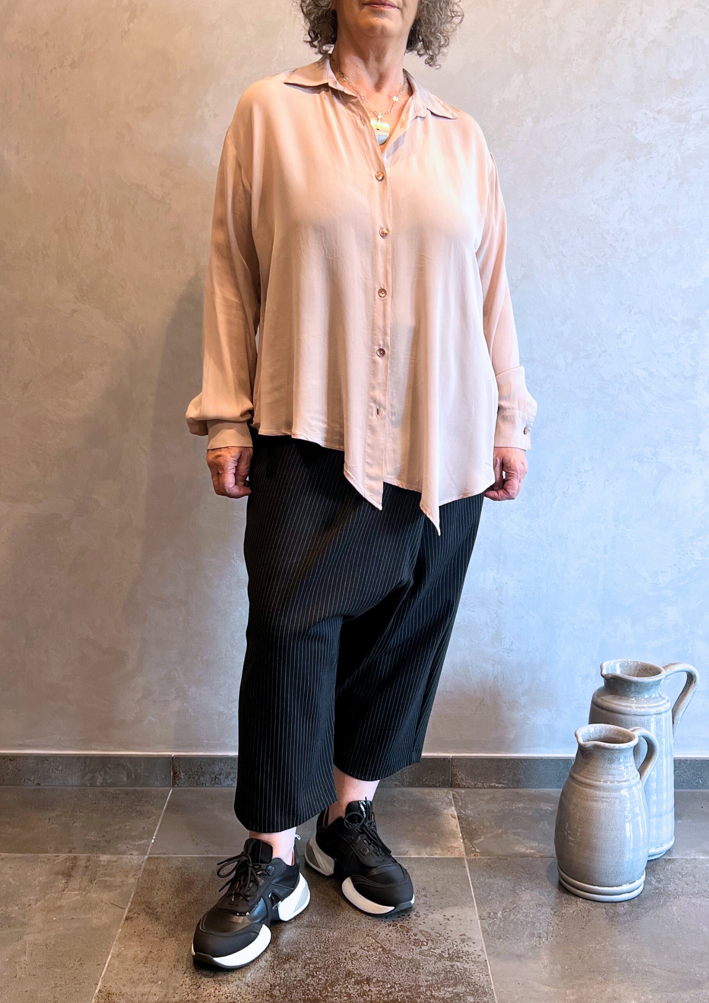 Camicia over asimmetrica in viscosa lucida