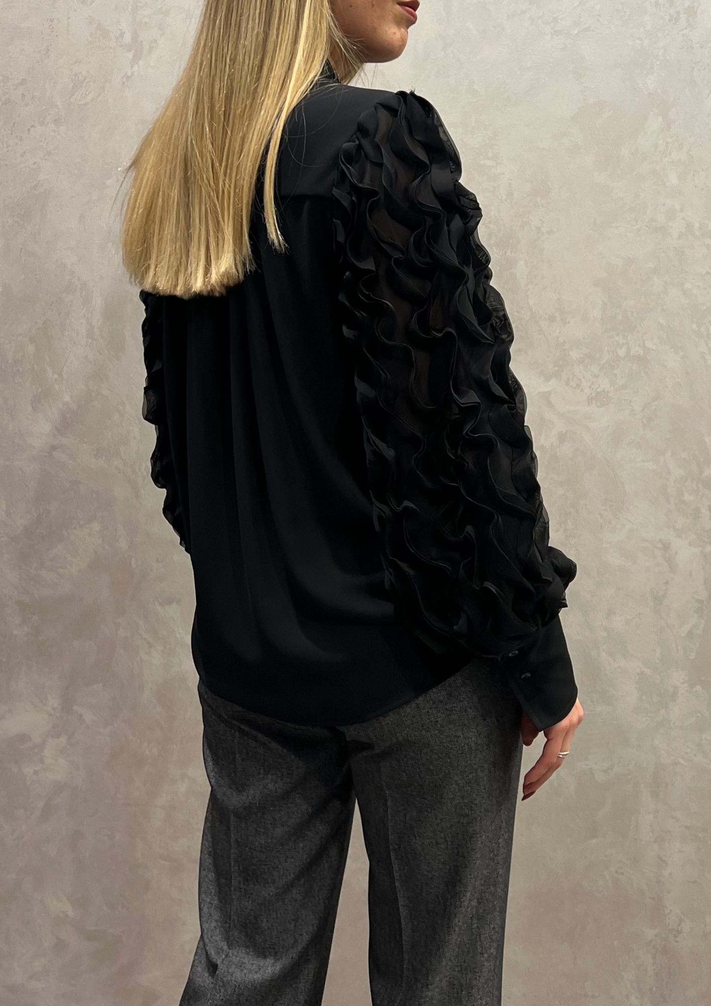 Blusa con fiocco e maniche rouches