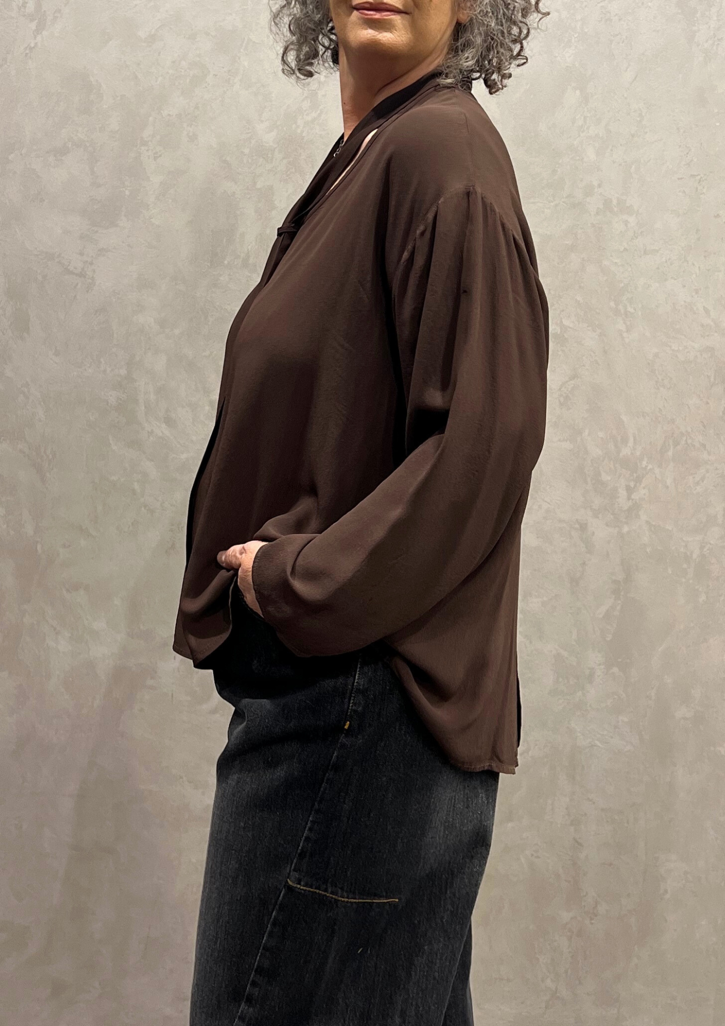 Blusa over con laccio in viscosa lucida