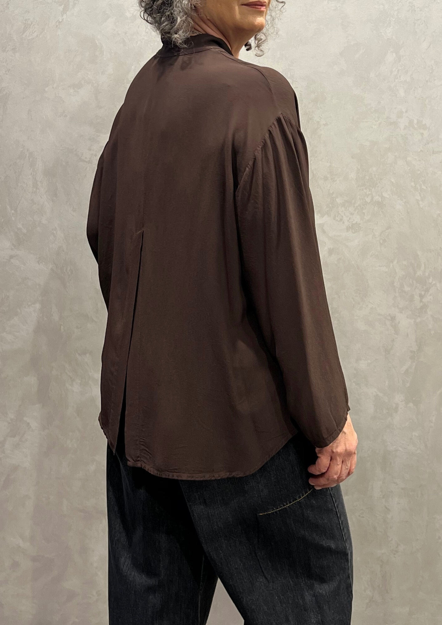 Blusa over con laccio in viscosa lucida