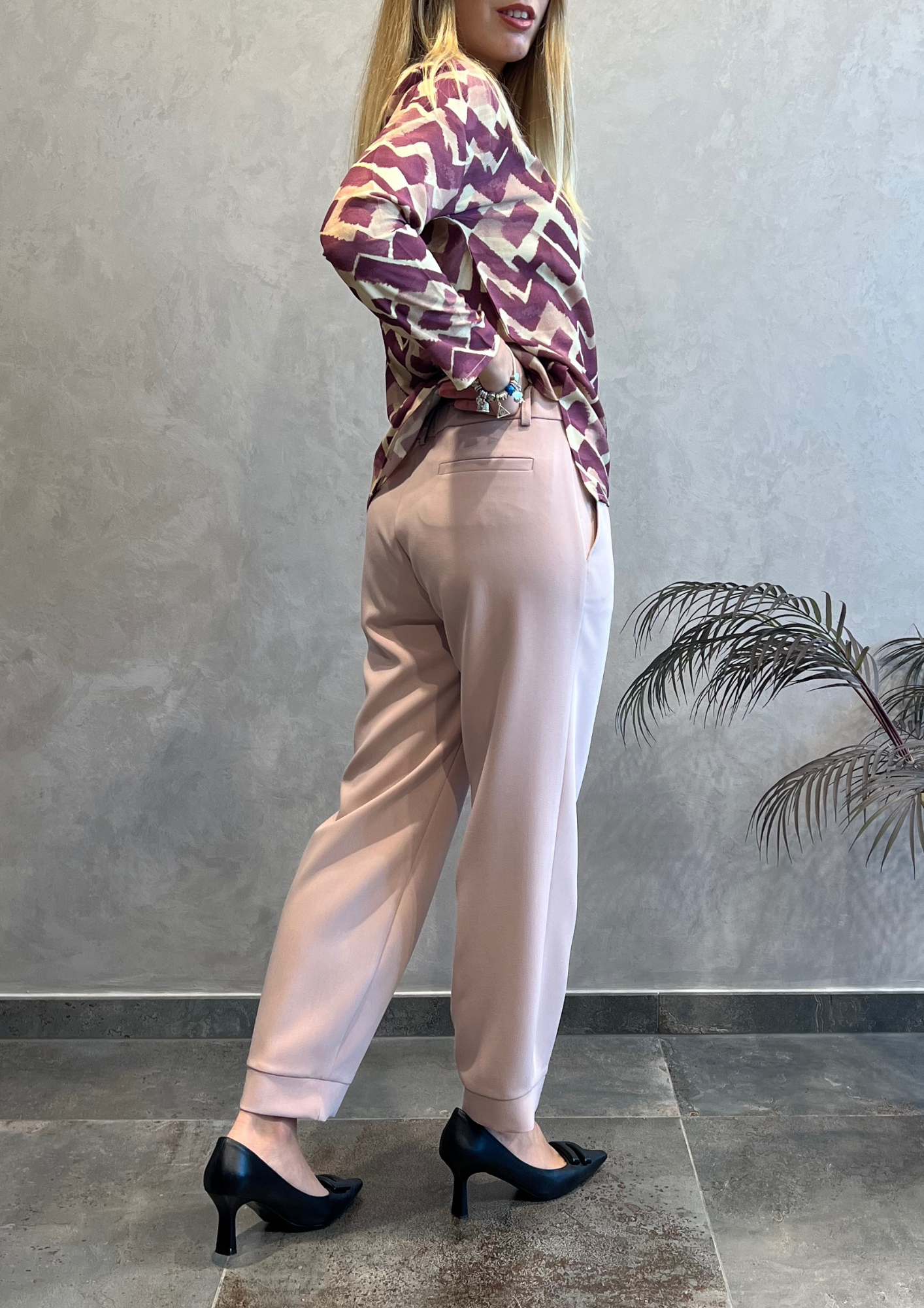 Pantalone carrot taglio sartoriale