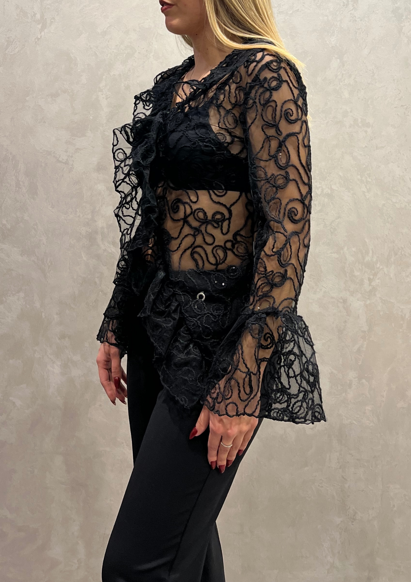 Camicetta tulle con lavorazione pizzo e paillettes