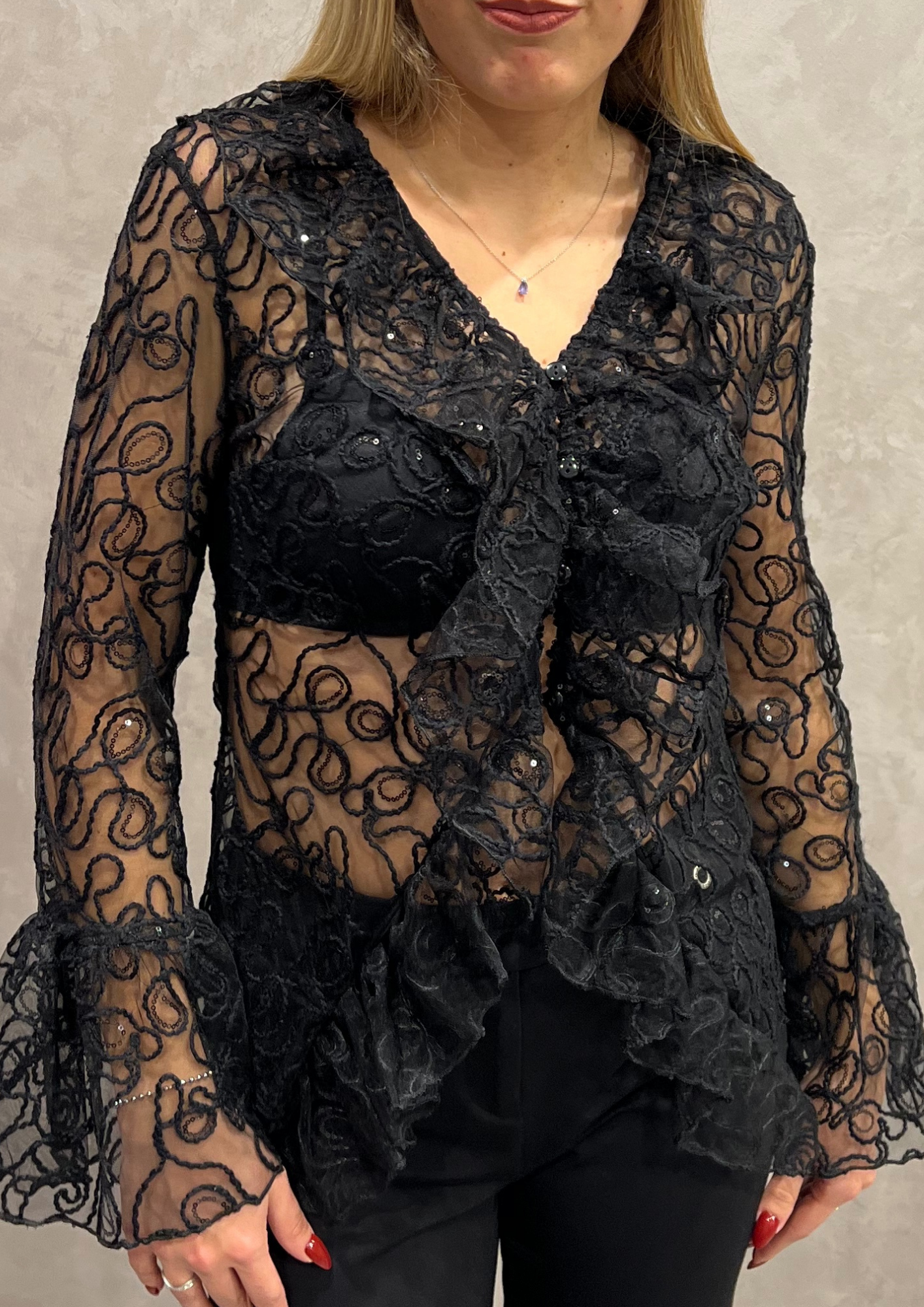 Camicetta tulle con lavorazione pizzo e paillettes