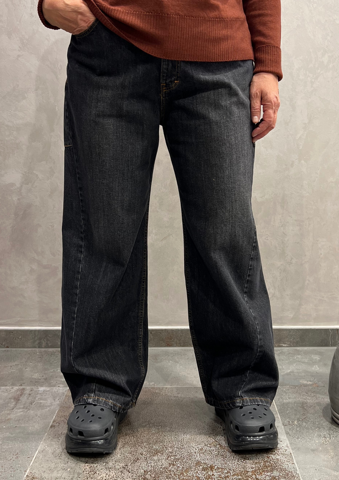 Jeans wide leg nero sabbiato