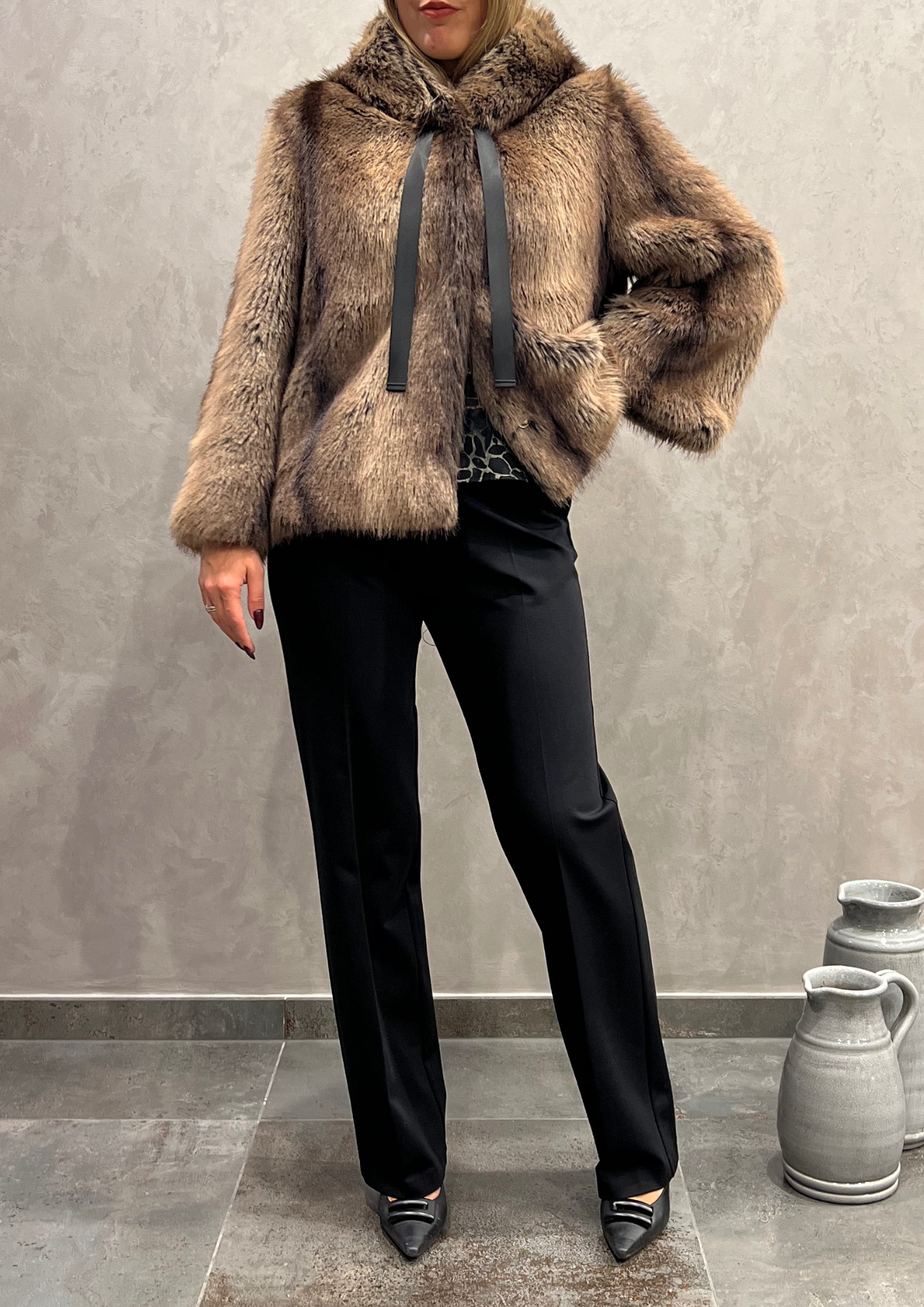 Ecopelliccia coyote stile vintage con cappuccio