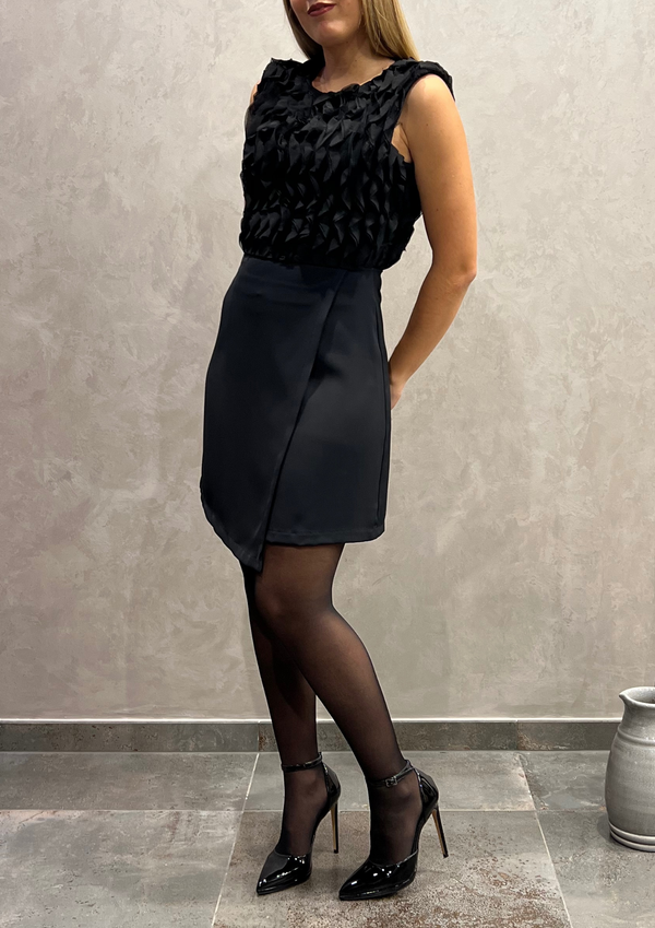 Abito corto con corpetto rouches