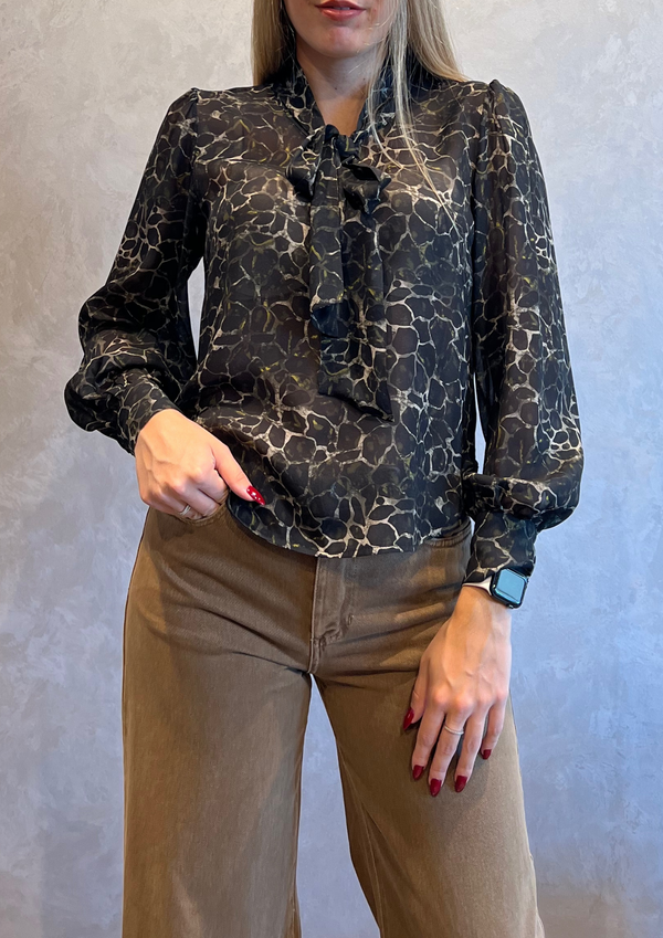 Blusa 100% viscosa stampa animalier con fiocco