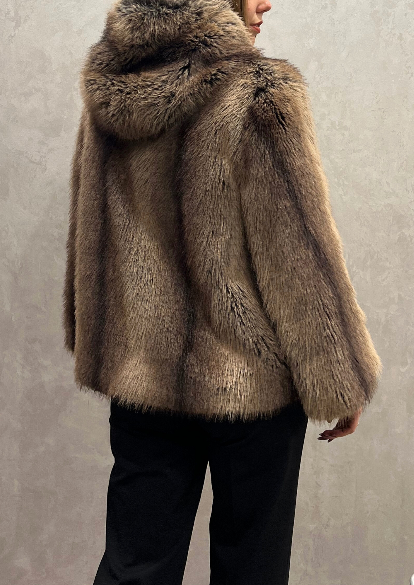 Ecopelliccia coyote stile vintage con cappuccio