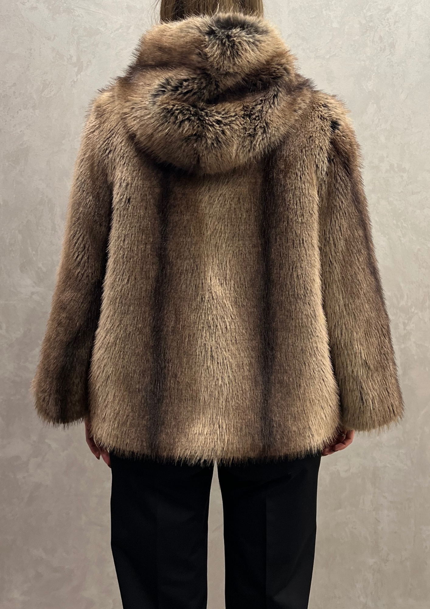 Ecopelliccia coyote stile vintage con cappuccio