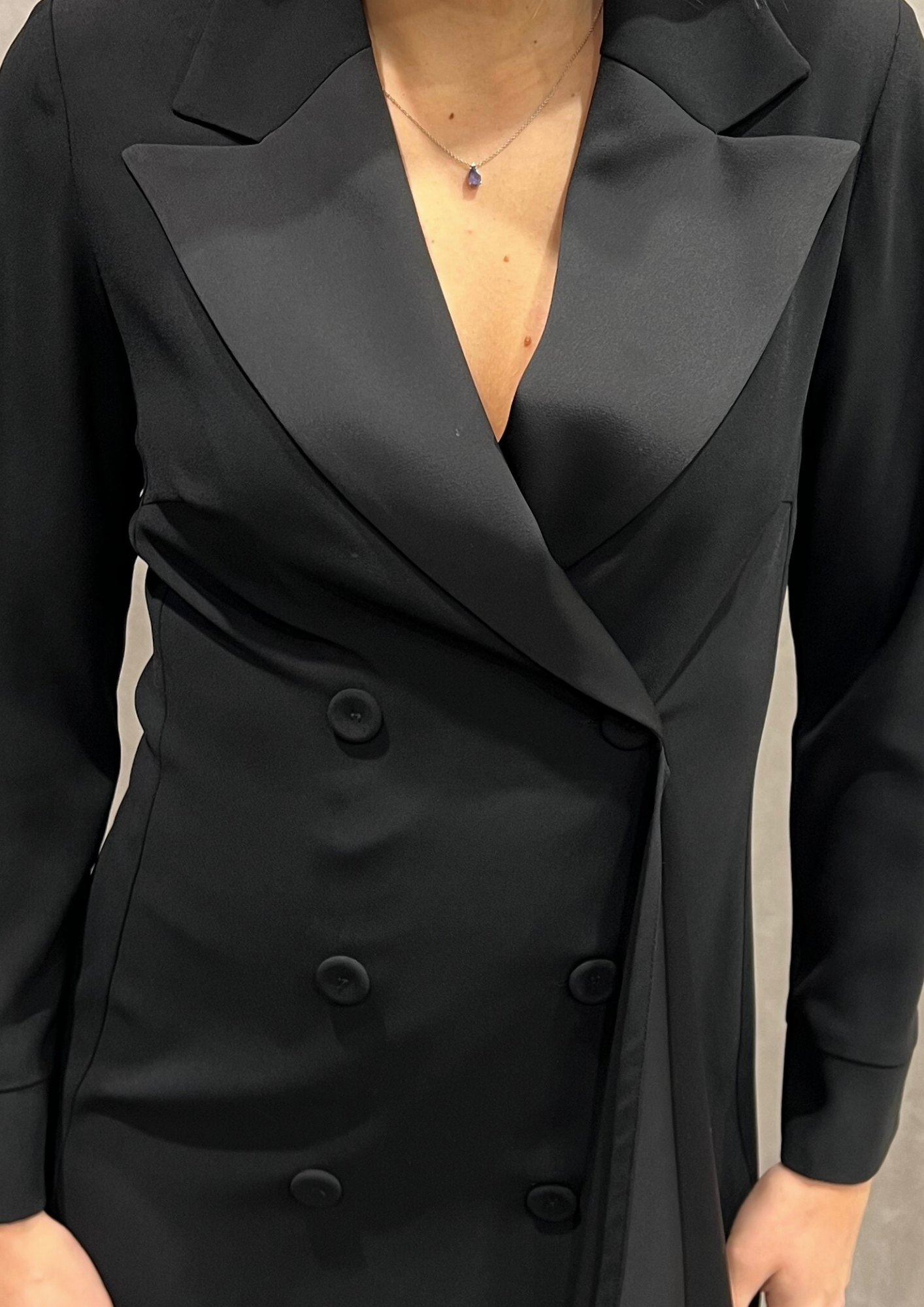 Abito blazer con dettagli raso