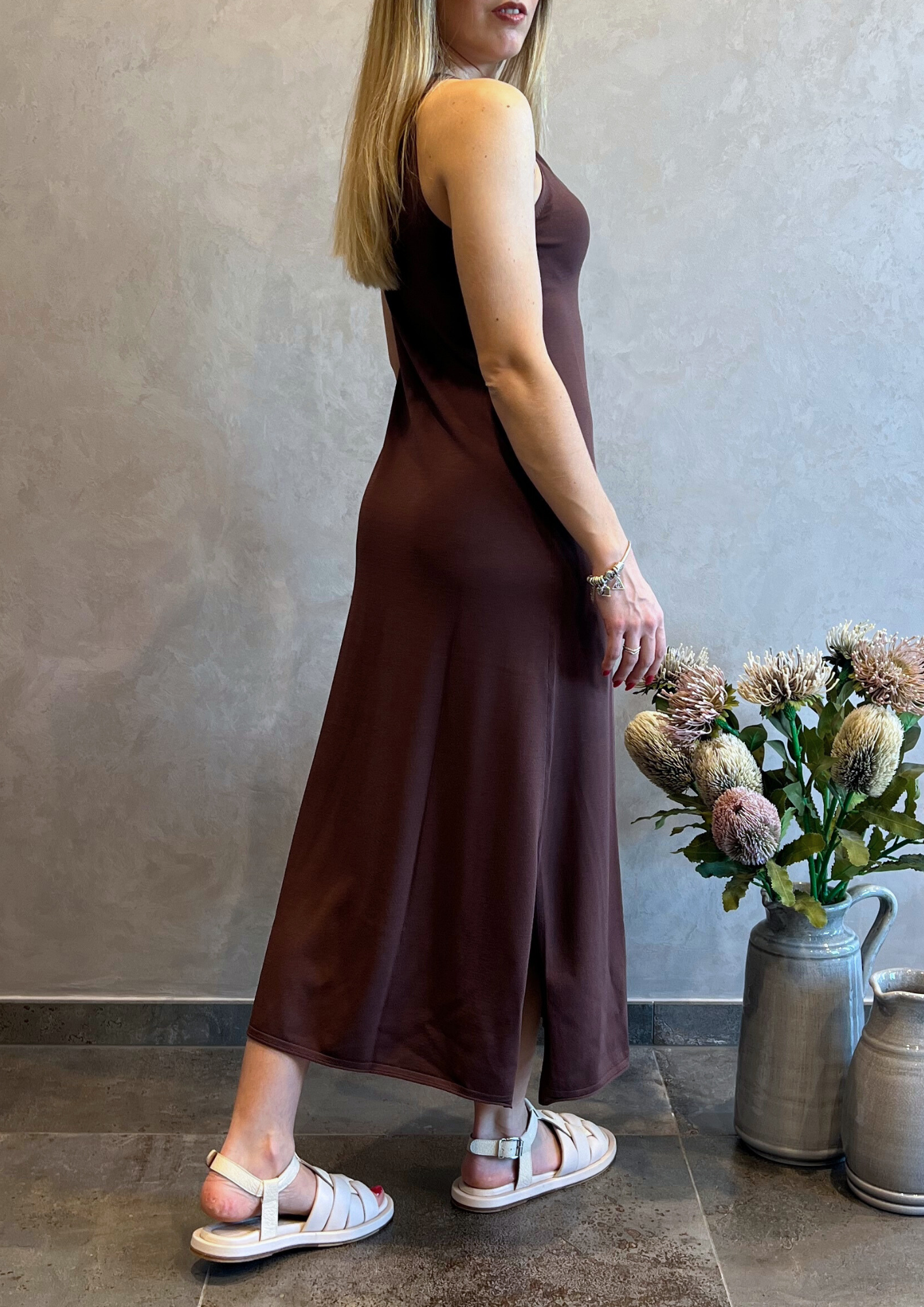 Abito midi in filo di viscosa con scollo all'americana