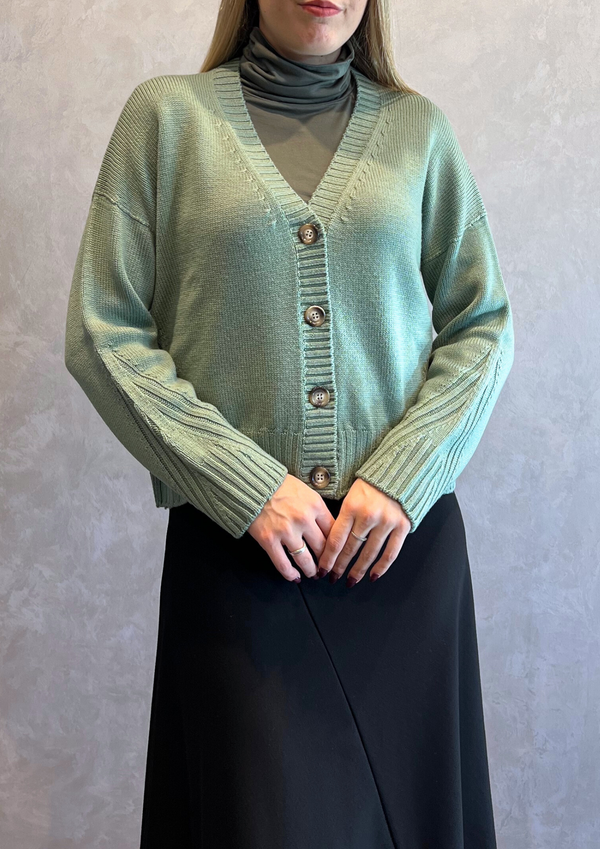 Cardigan in pura lana vergine a scatolina