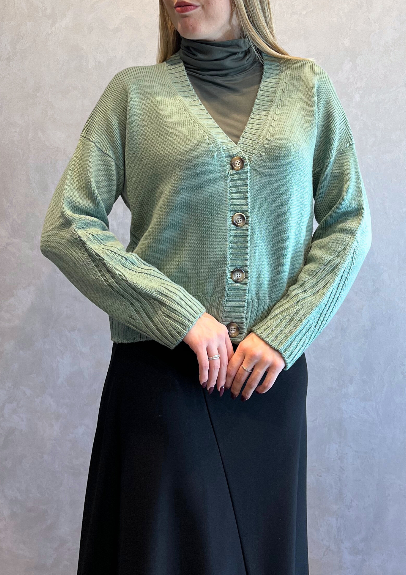 Cardigan in pura lana vergine a scatolina