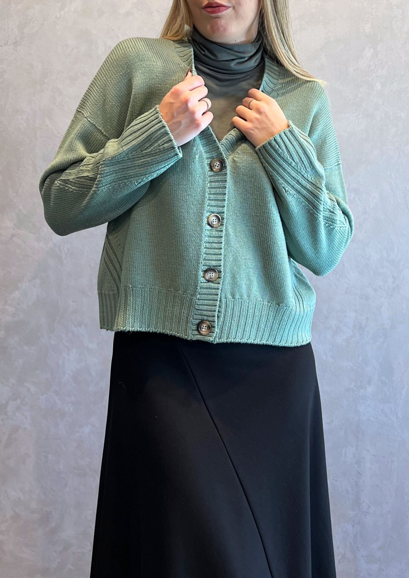 Cardigan in pura lana vergine a scatolina