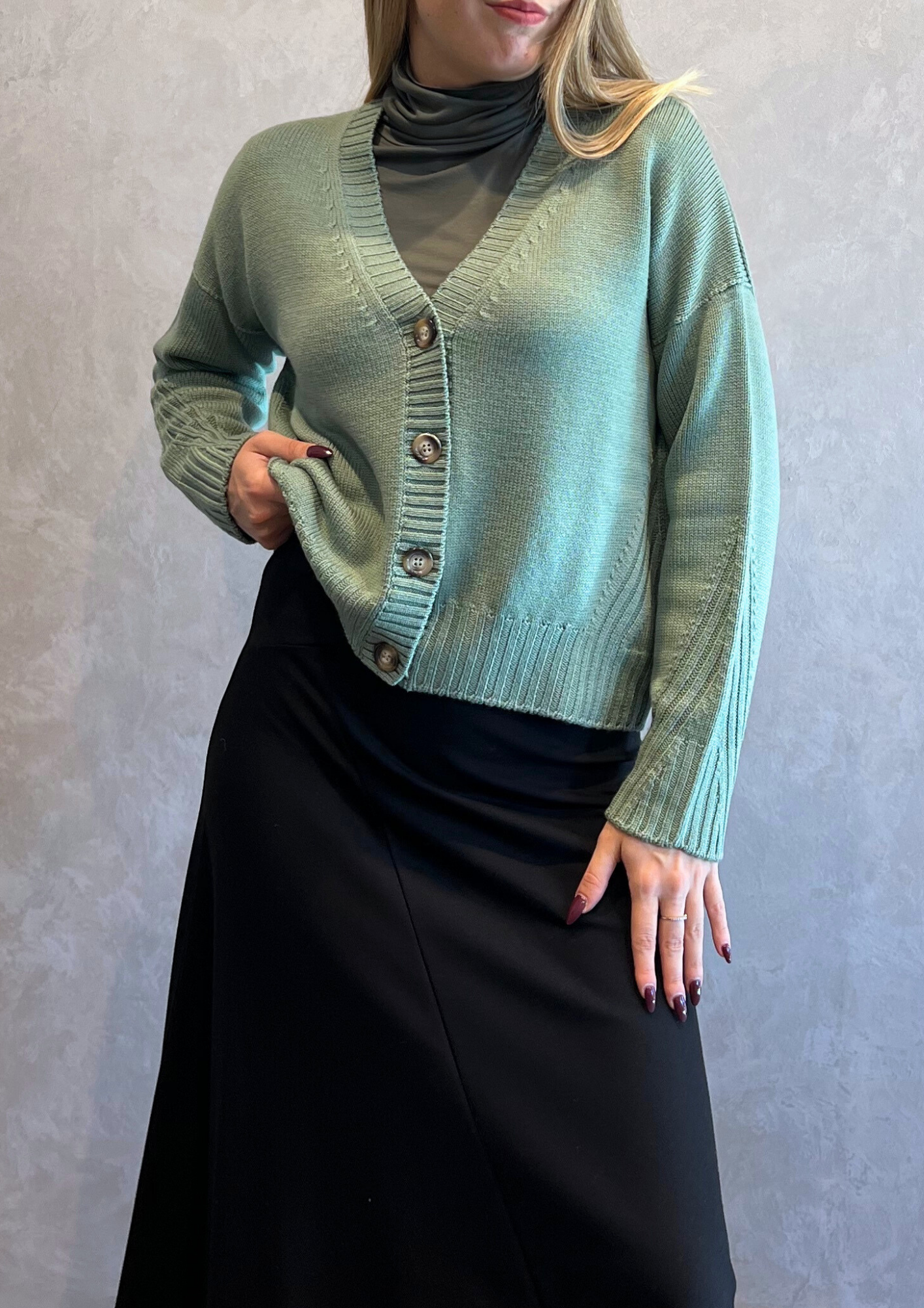 Cardigan in pura lana vergine a scatolina